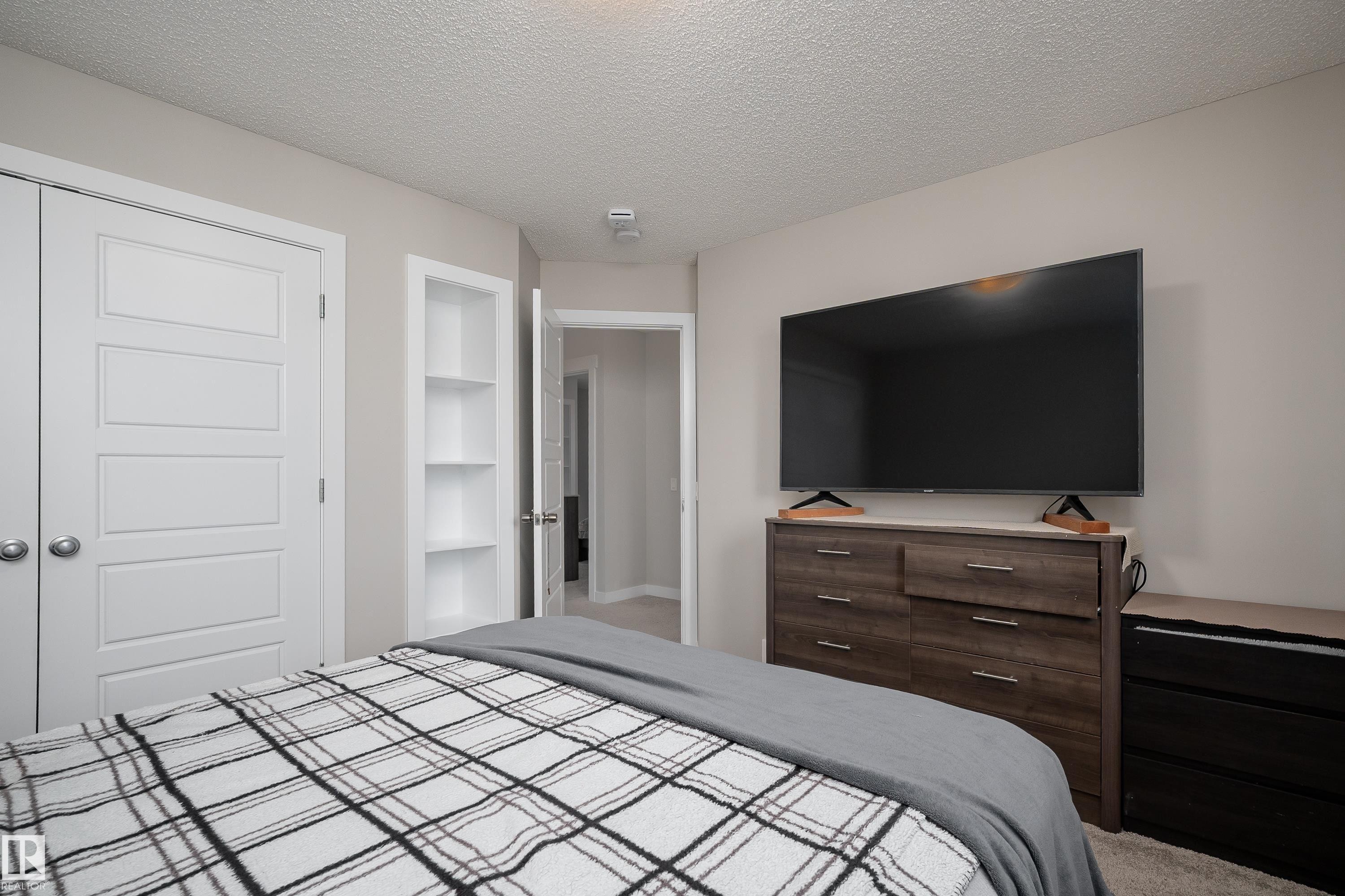 3222 Chernowski Way, Edmonton, AB - Indoor Photo Showing Bedroom
