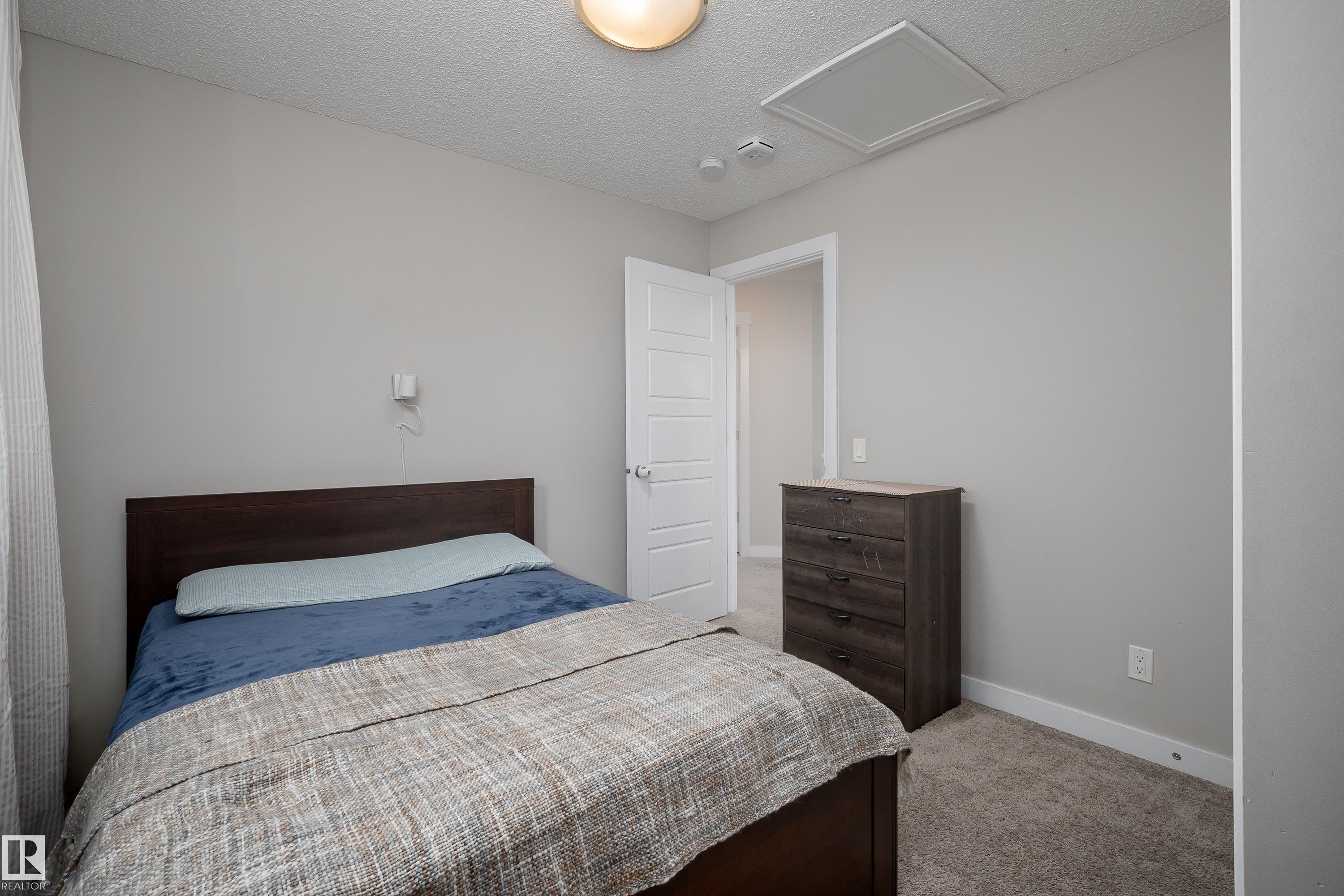 3222 Chernowski Way, Edmonton, AB - Indoor Photo Showing Bedroom
