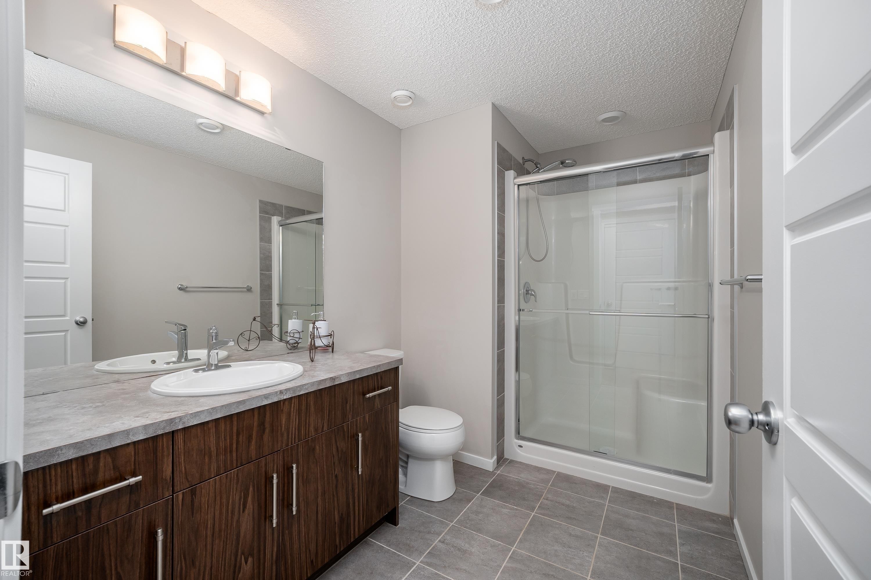 3222 Chernowski Way, Edmonton, AB - Indoor Photo Showing Bathroom