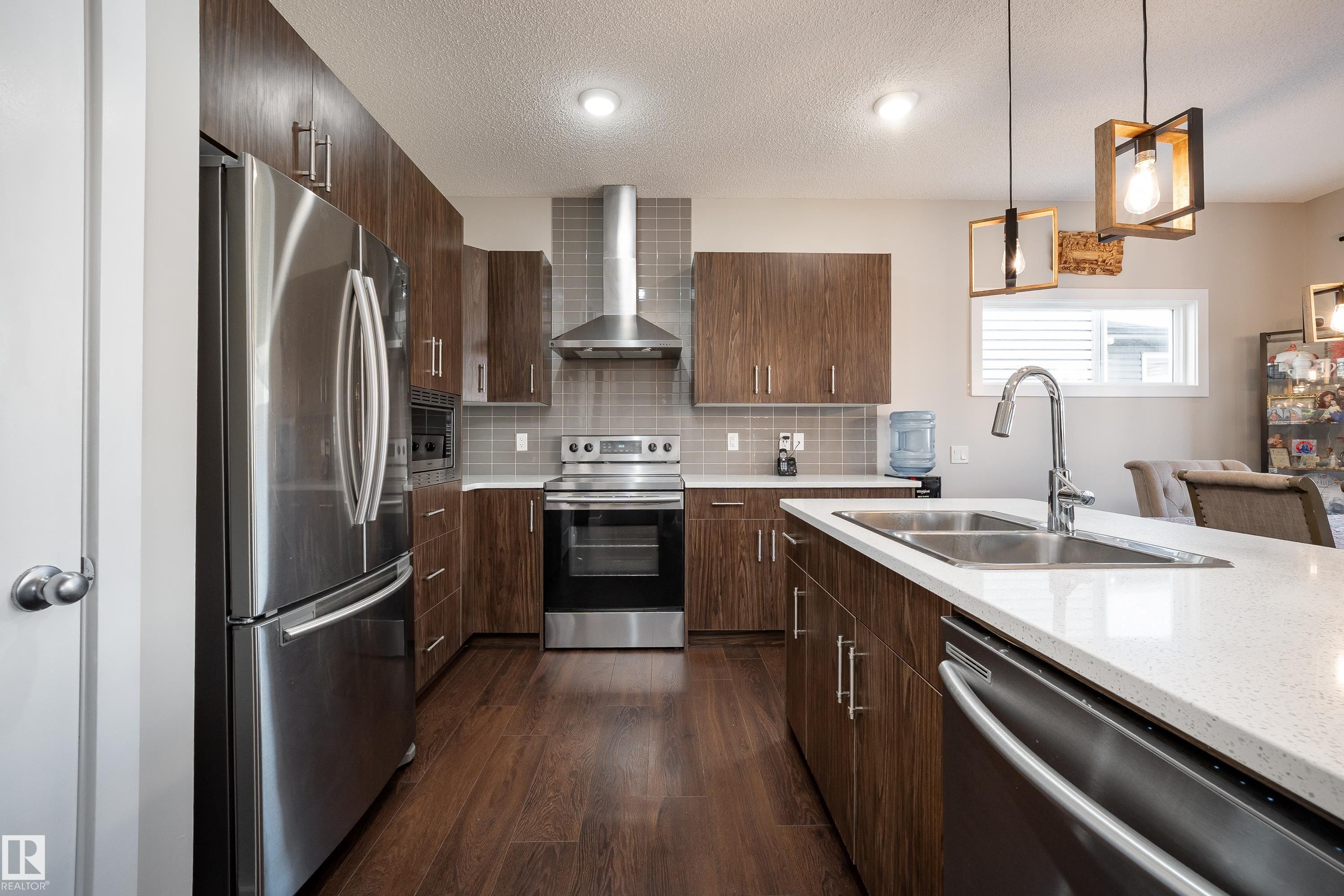 3222 Chernowski Way, Edmonton, AB - Indoor Photo Showing Kitchen With Double Sink With Upgraded Kitchen