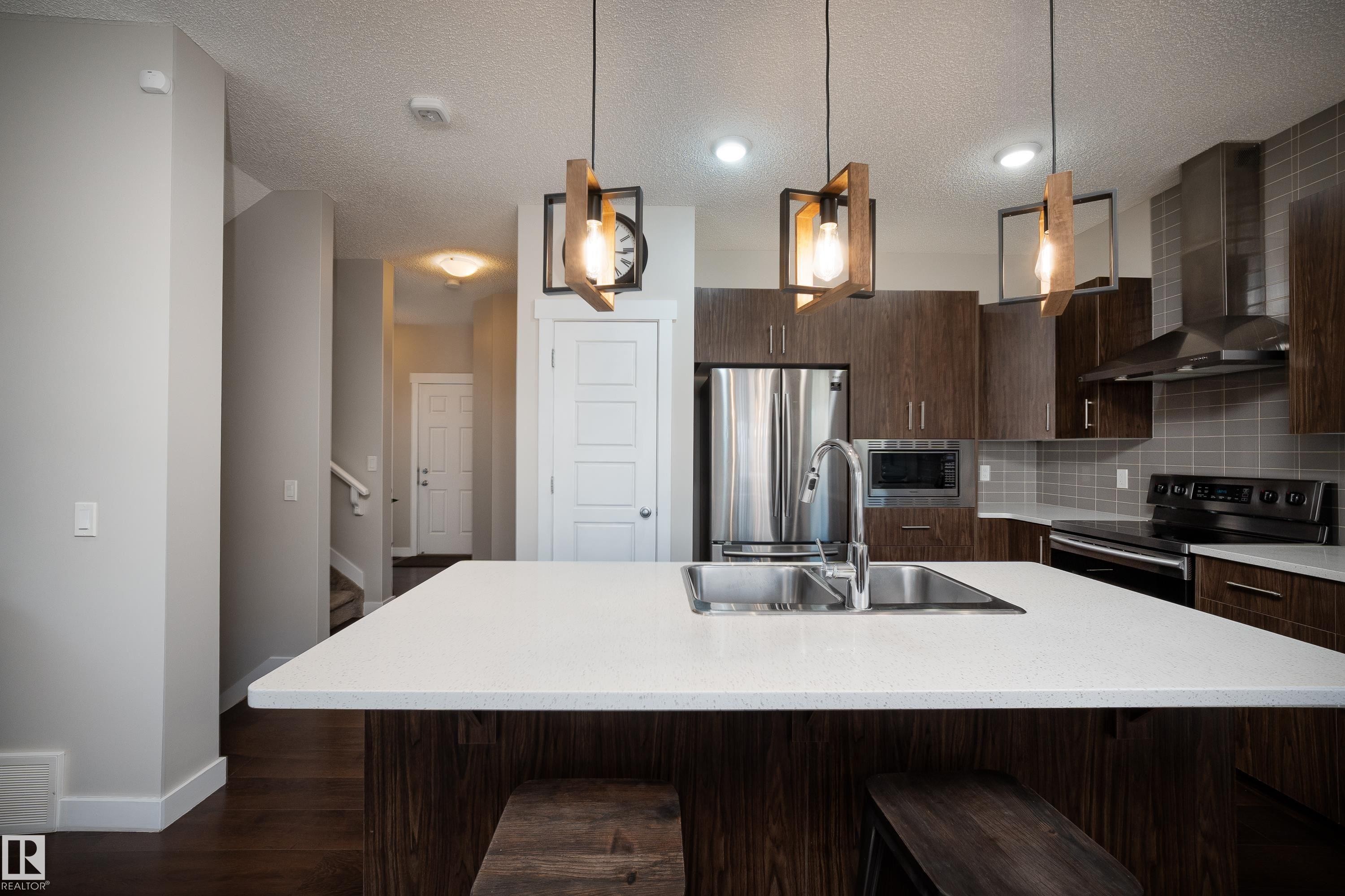 3222 Chernowski Way, Edmonton, AB - Indoor Photo Showing Kitchen With Double Sink With Upgraded Kitchen