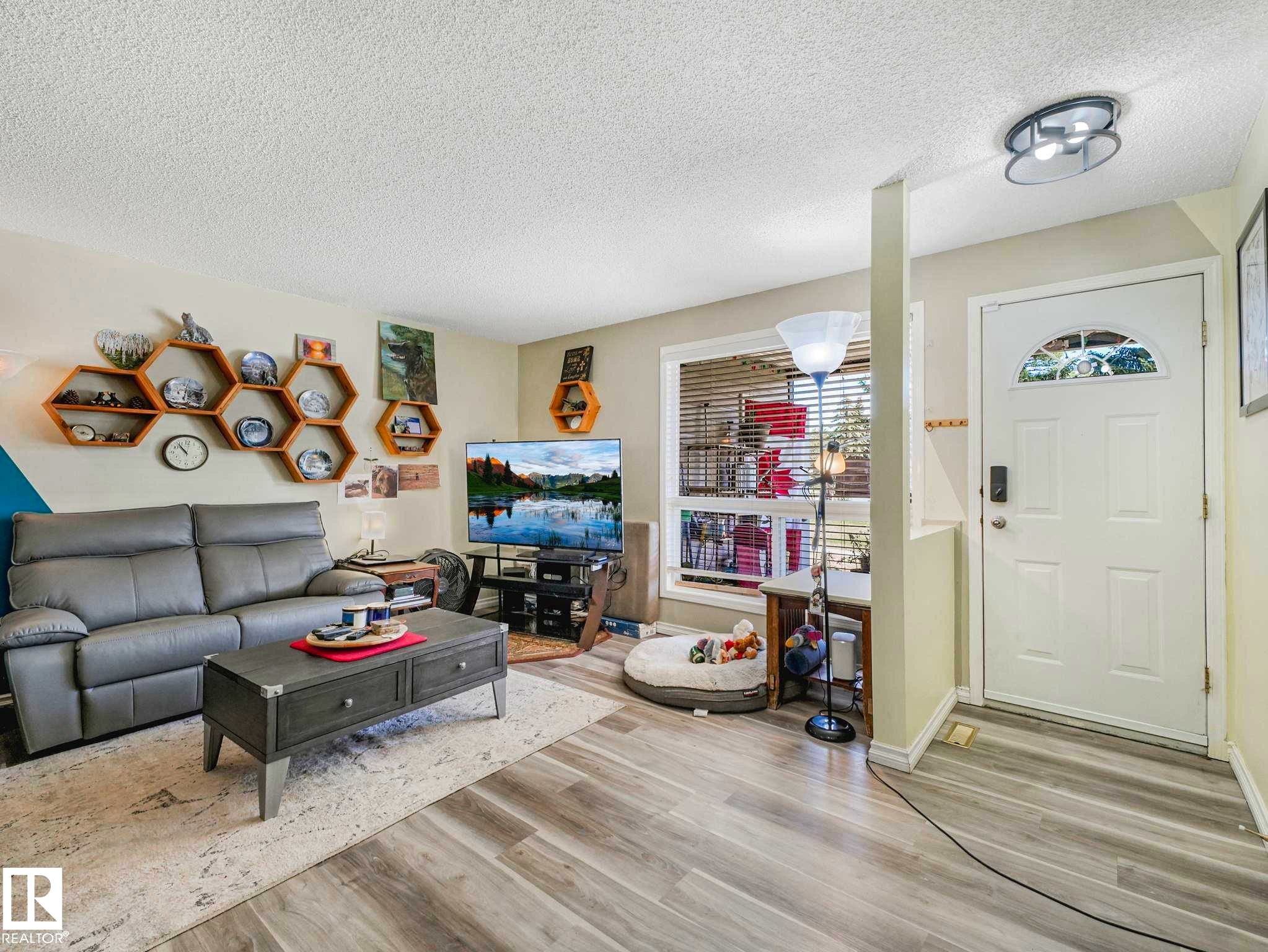 1102 Saddleback Road, Edmonton, AB - Indoor Photo Showing Living Room