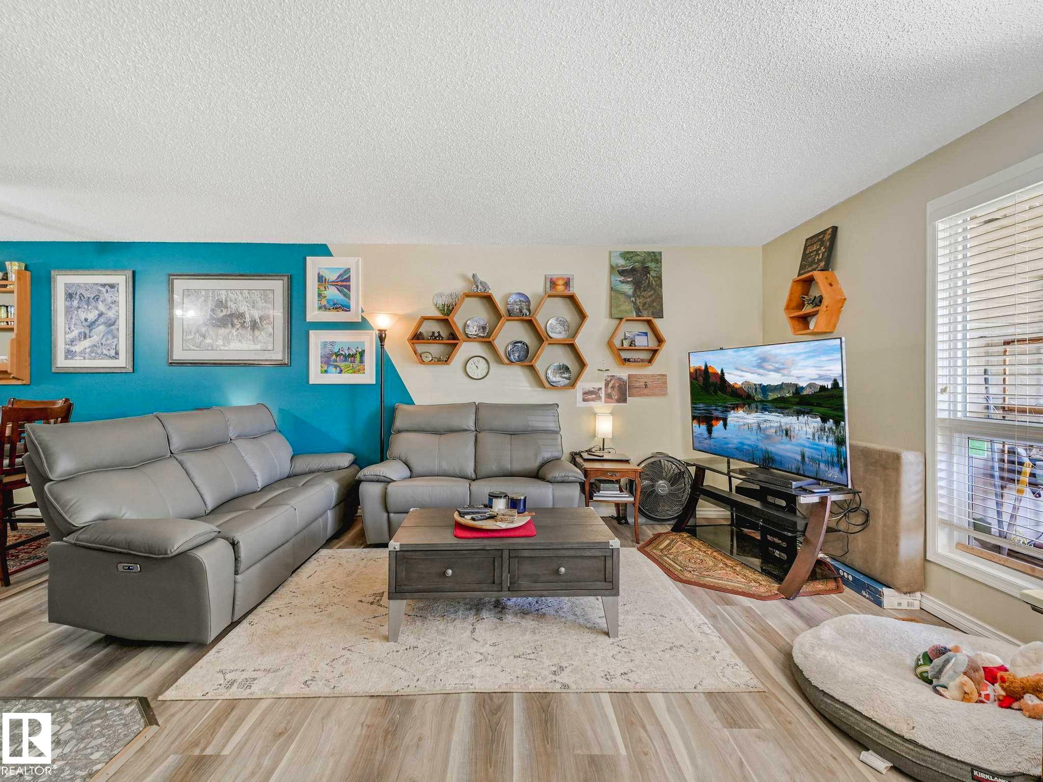 1102 Saddleback Road, Edmonton, AB - Indoor Photo Showing Living Room