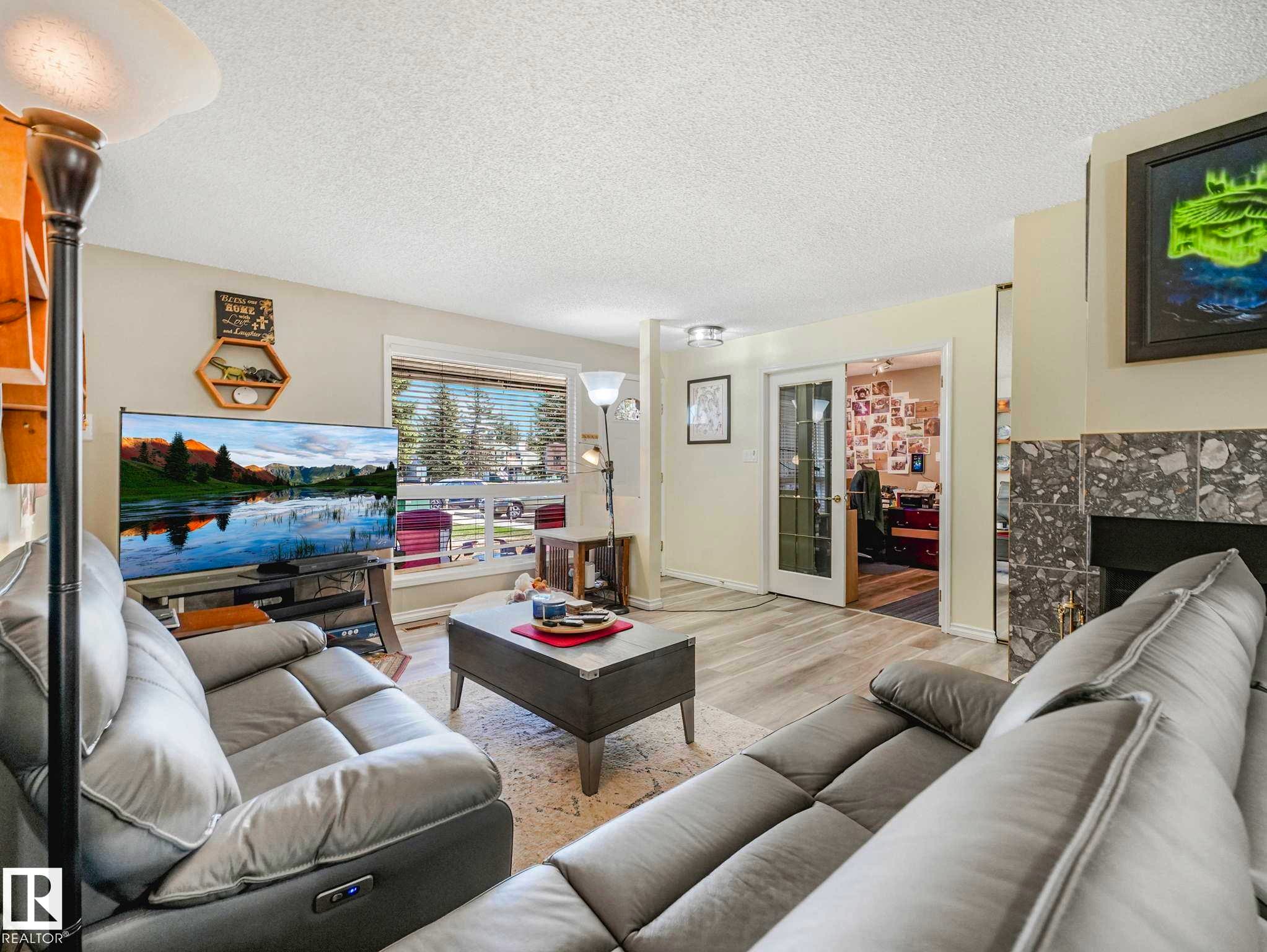 1102 Saddleback Road, Edmonton, AB - Indoor Photo Showing Dining Room