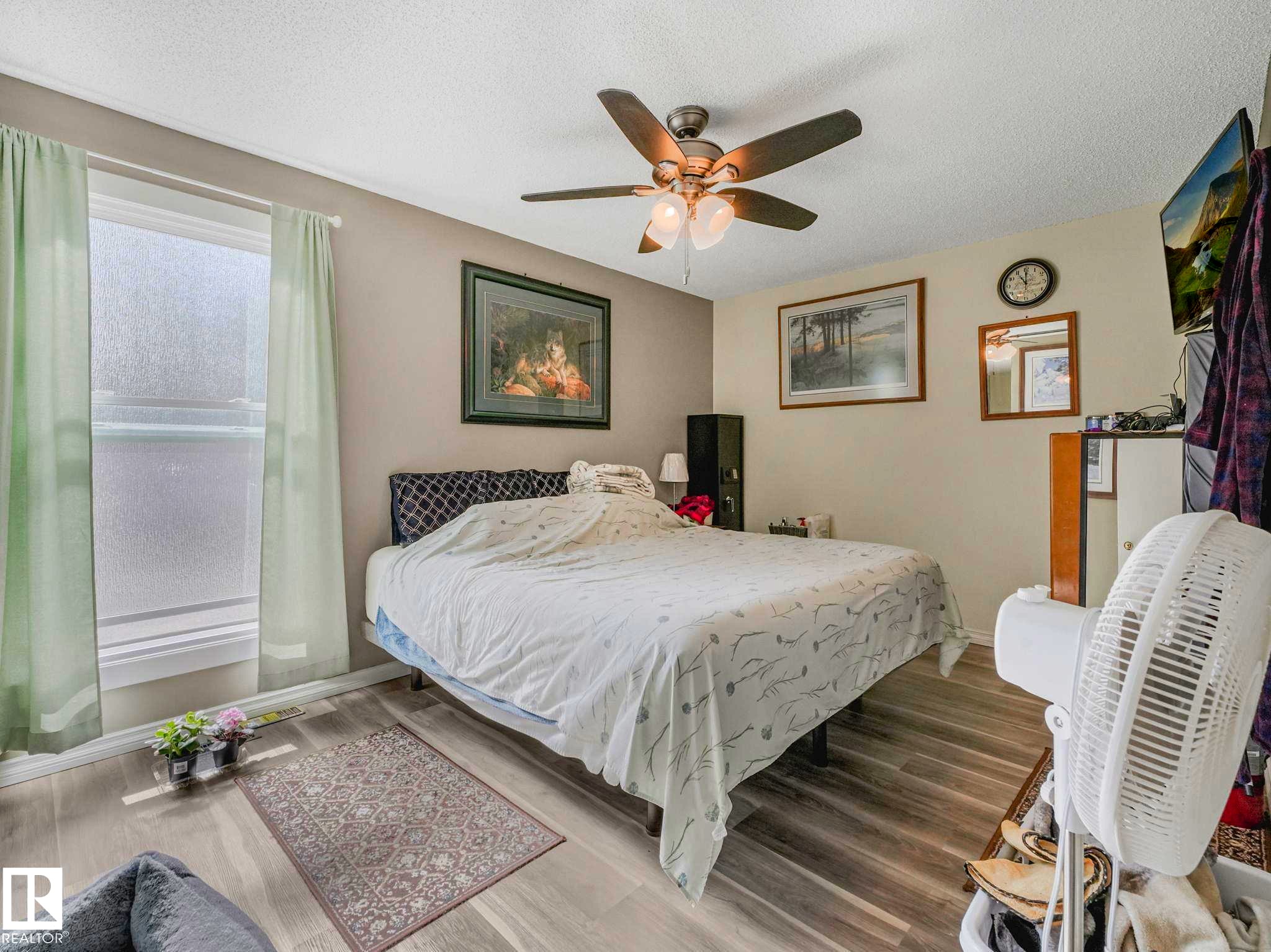 1102 Saddleback Road, Edmonton, AB - Indoor Photo Showing Bedroom