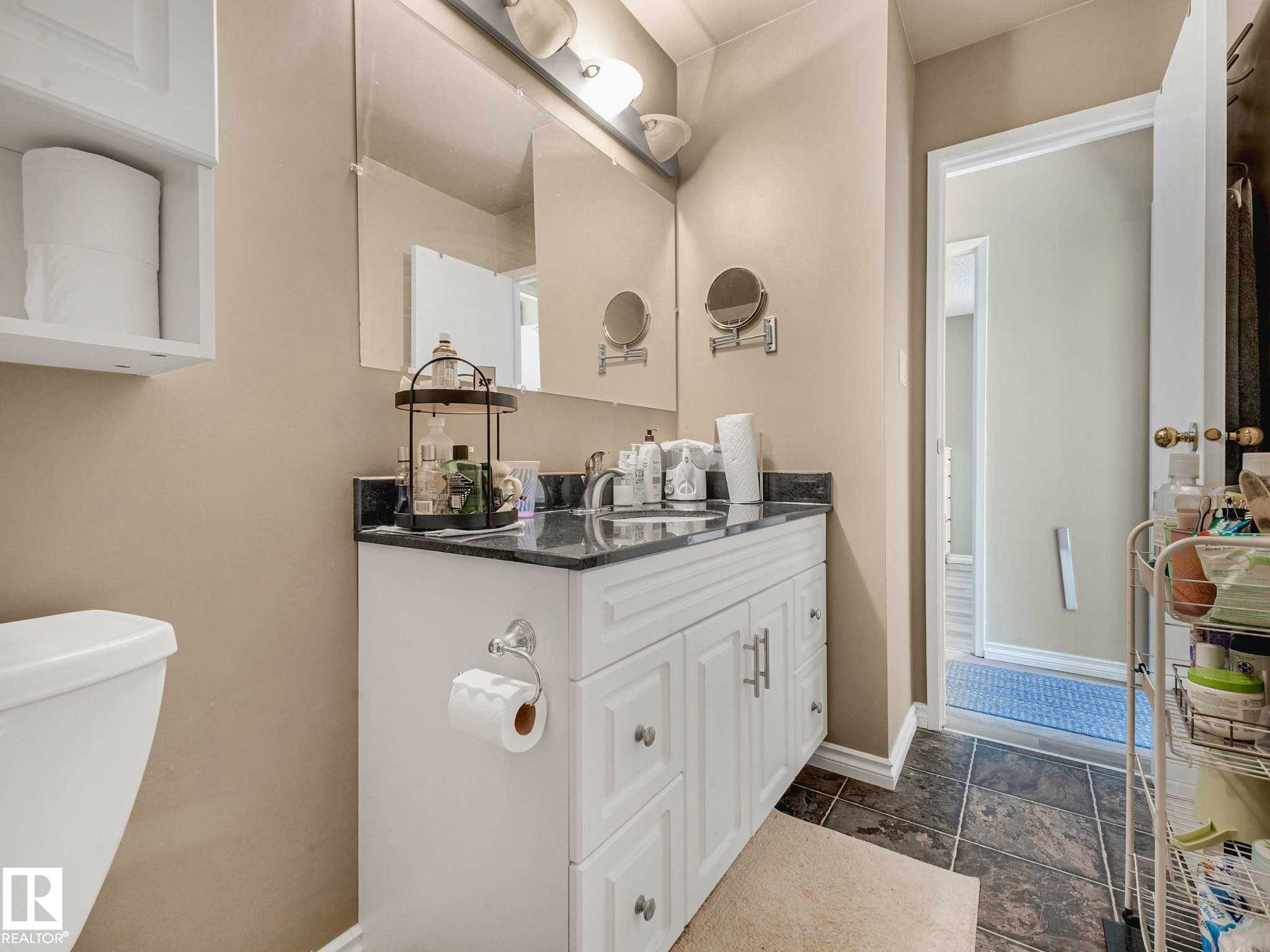 1102 Saddleback Road, Edmonton, AB - Indoor Photo Showing Laundry Room