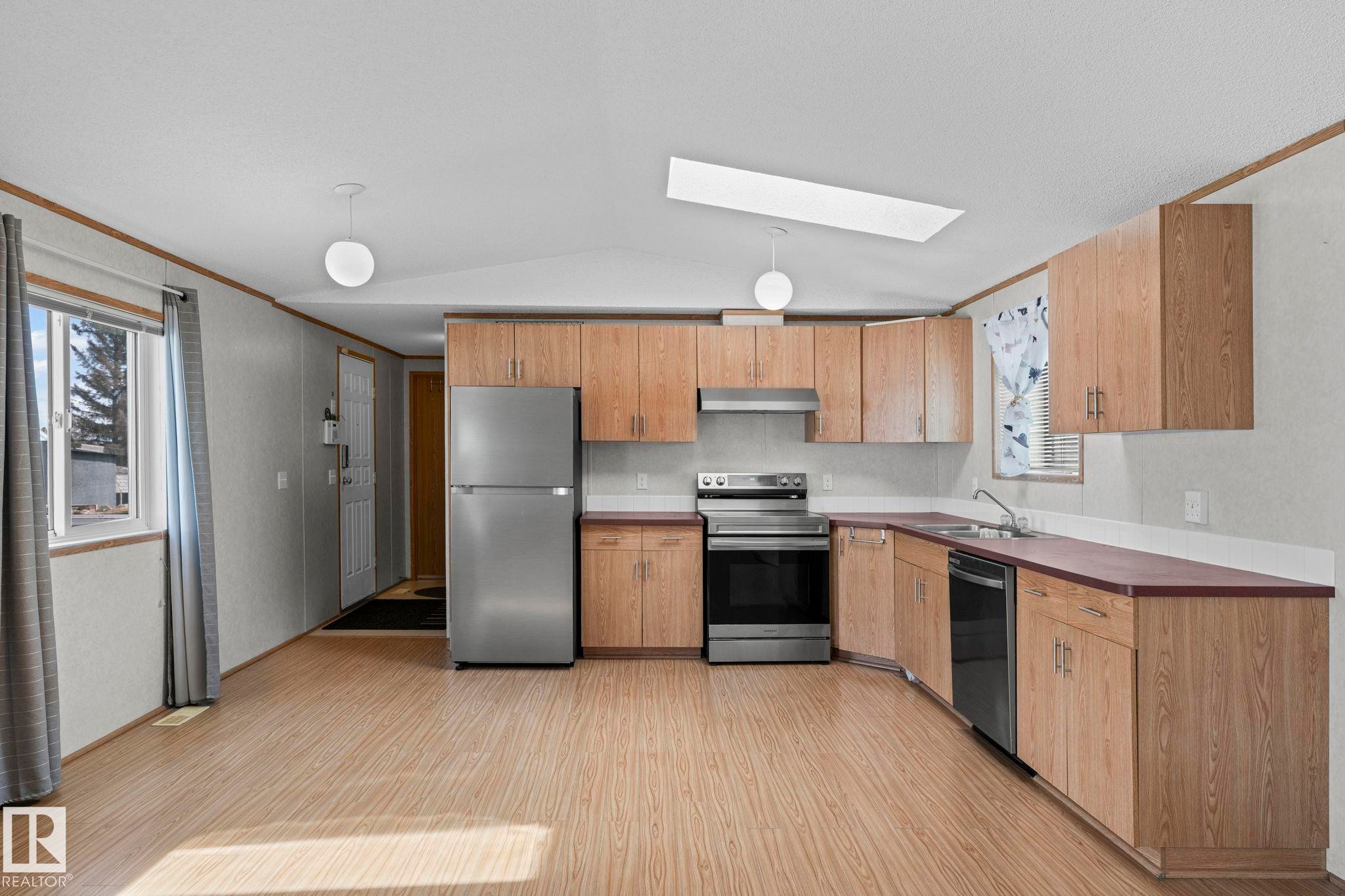 623 Evergreen Park, Edmonton, AB - Indoor Photo Showing Kitchen With Double Sink