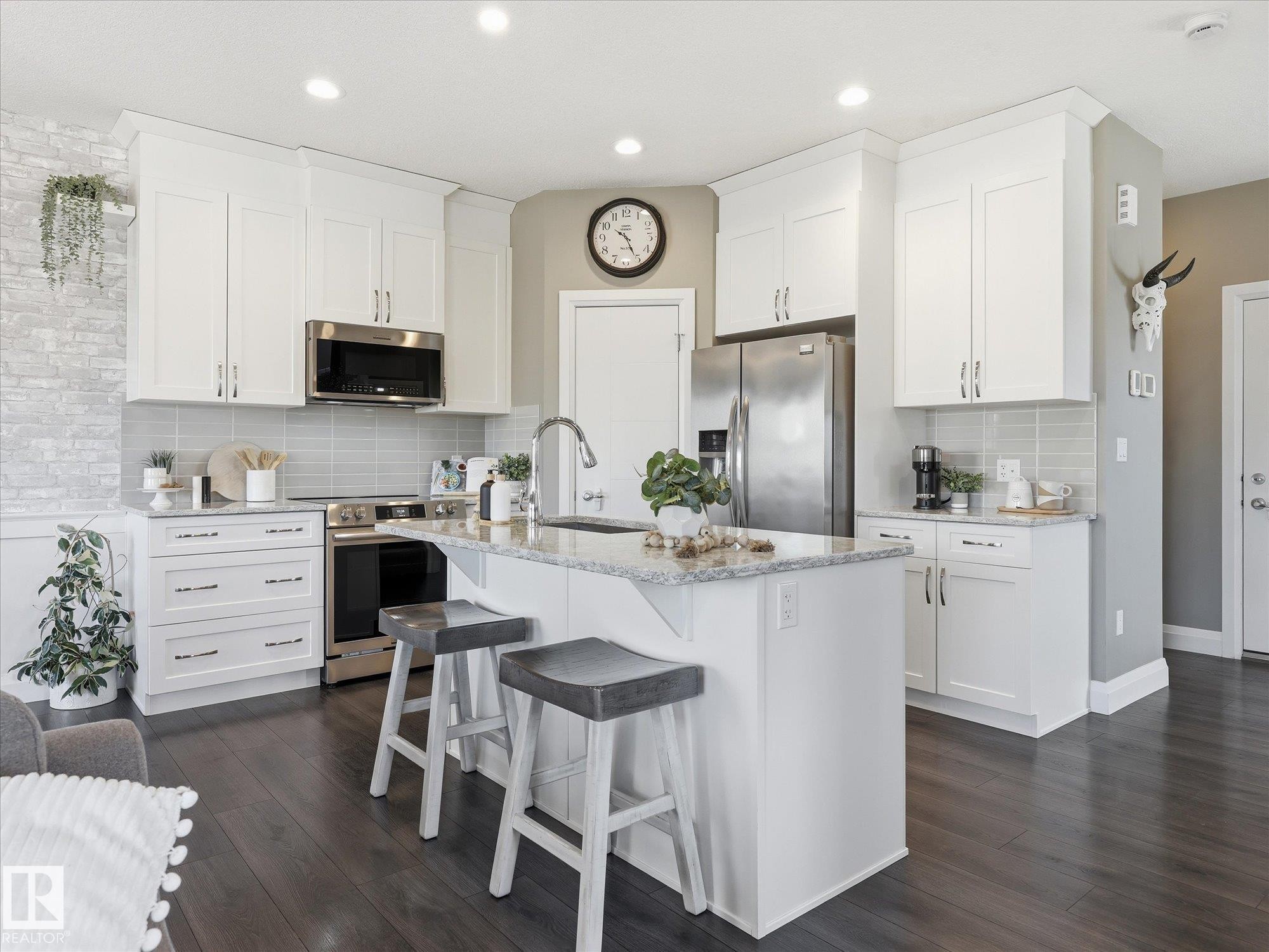8420 Cushing Court, Edmonton, AB - Indoor Photo Showing Kitchen With Upgraded Kitchen