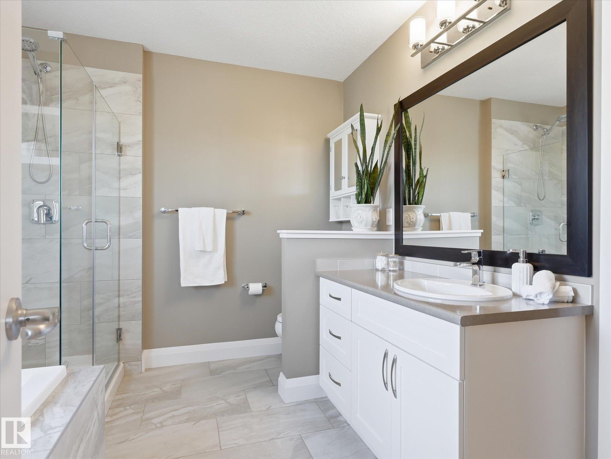 8420 Cushing Court, Edmonton, AB - Indoor Photo Showing Bathroom