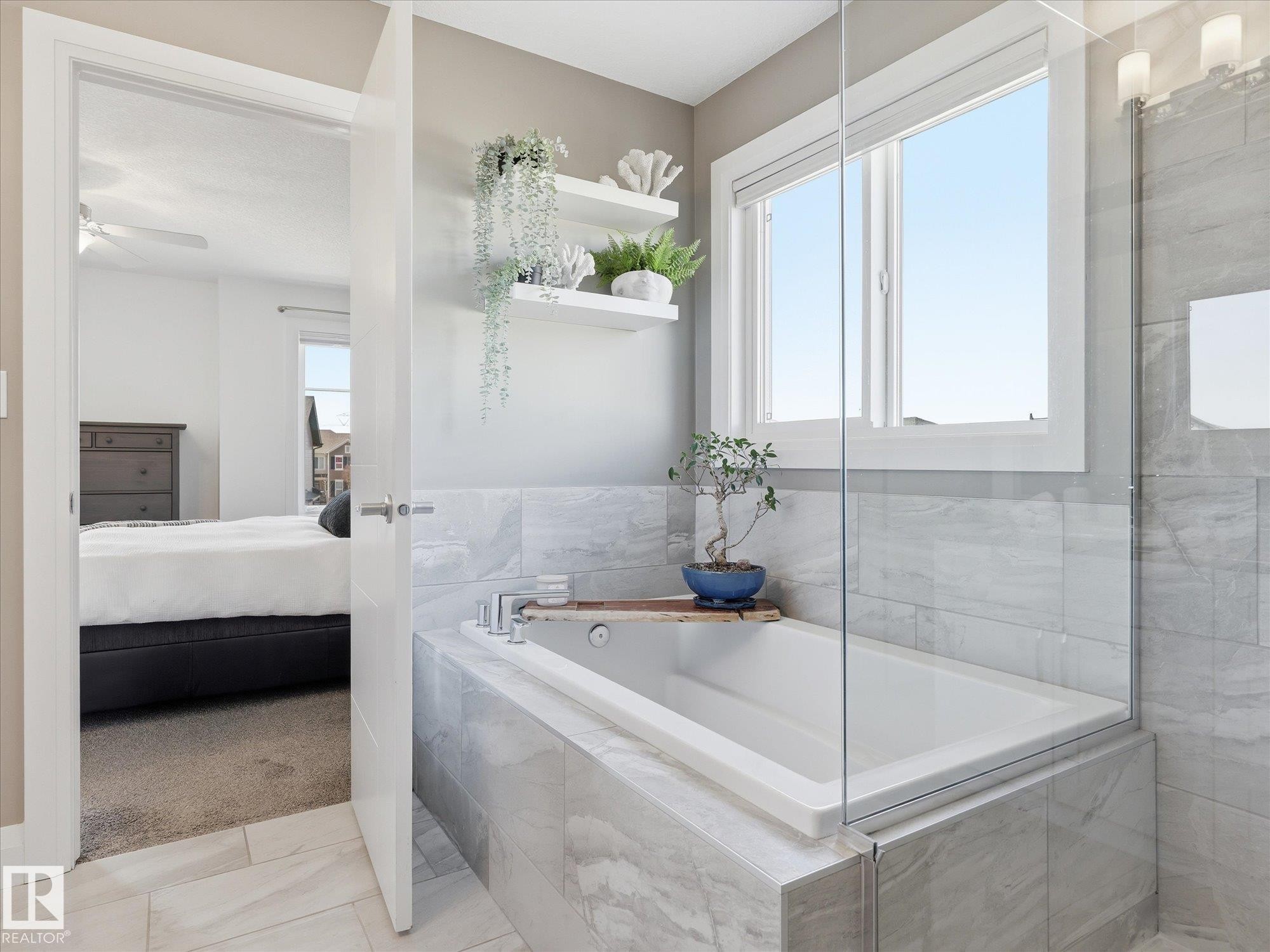 8420 Cushing Court, Edmonton, AB - Indoor Photo Showing Bathroom