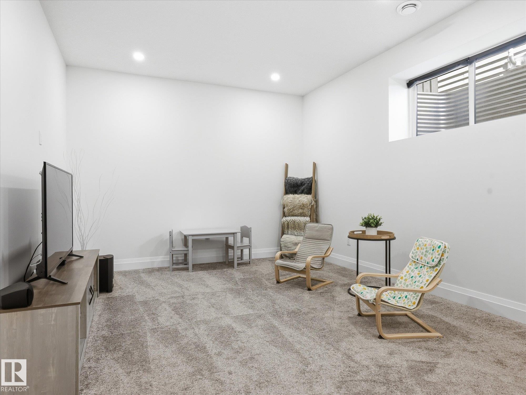 8420 Cushing Court, Edmonton, AB - Indoor