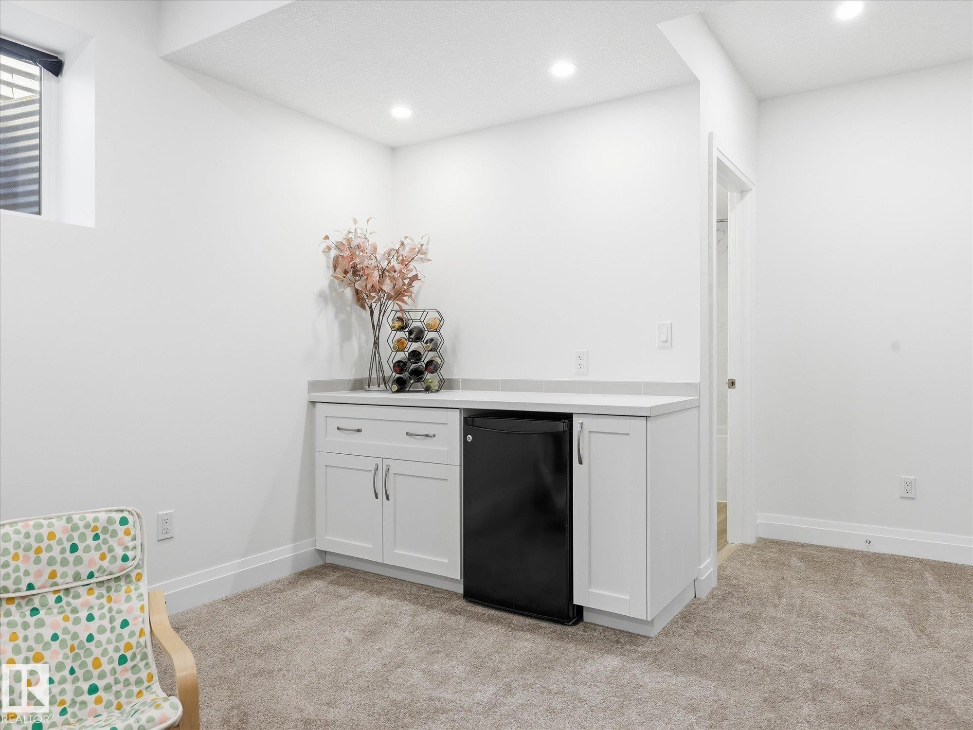 8420 Cushing Court, Edmonton, AB - Indoor Photo Showing Other Room
