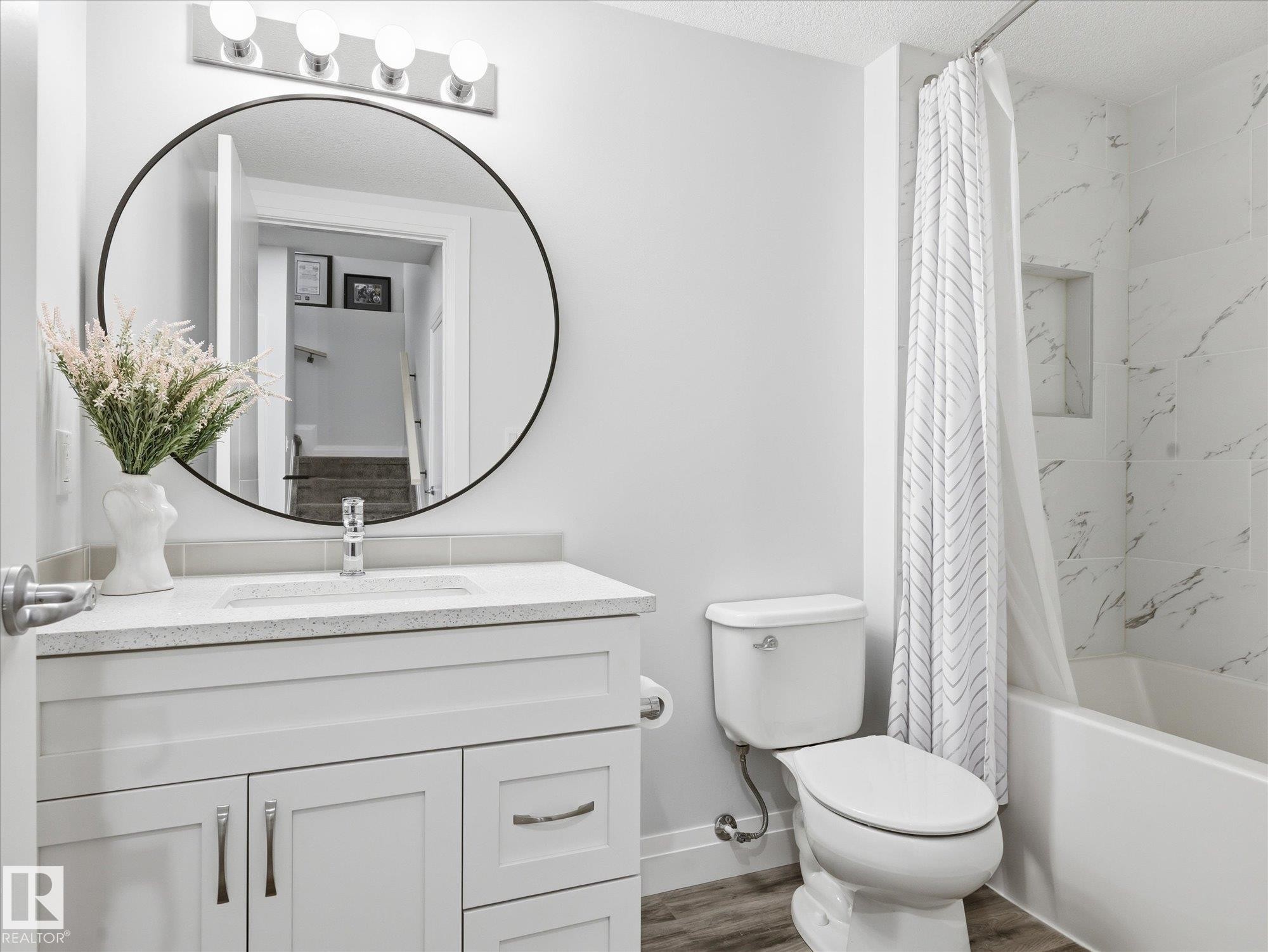 8420 Cushing Court, Edmonton, AB - Indoor Photo Showing Bathroom