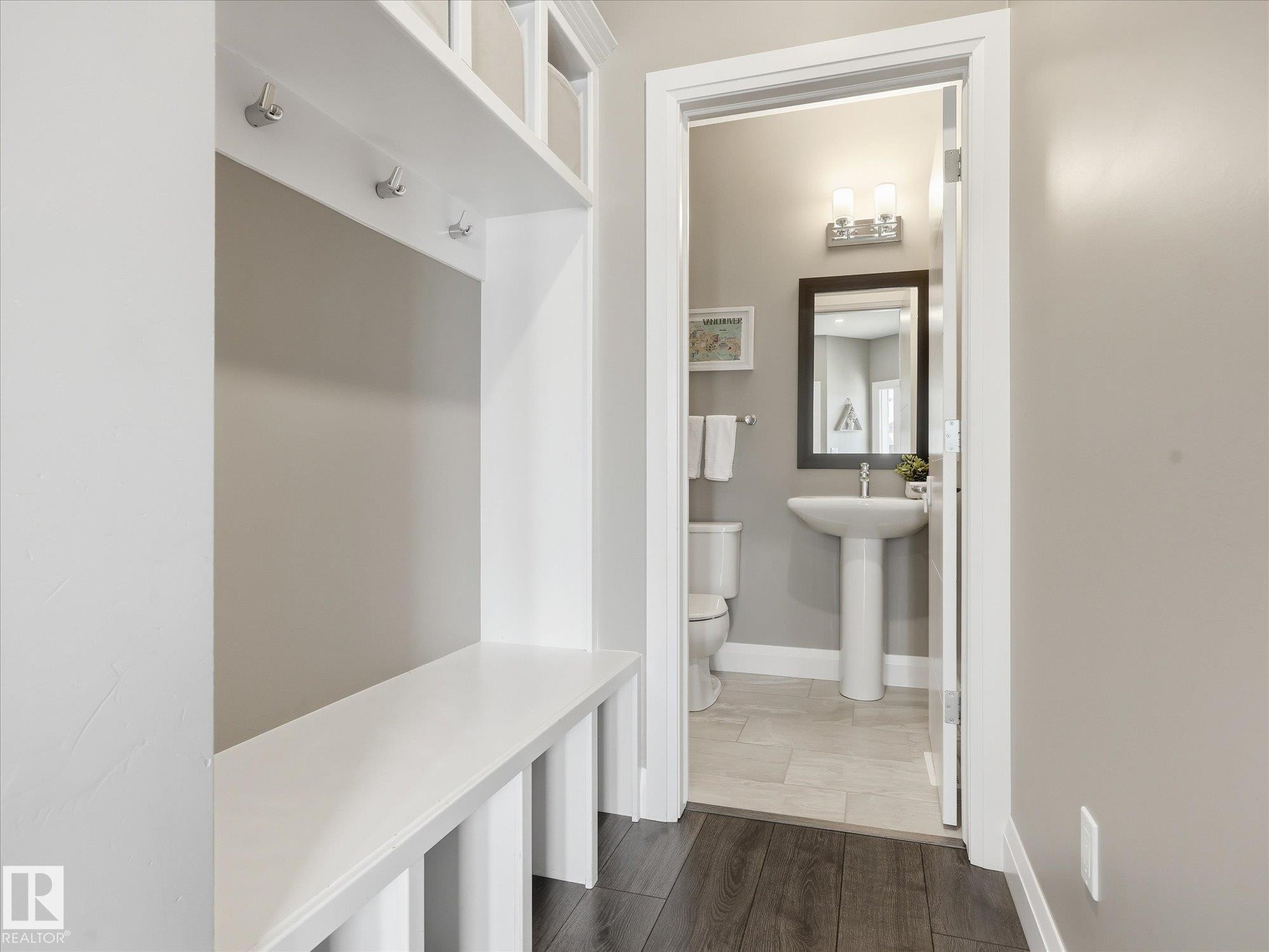 8420 Cushing Court, Edmonton, AB - Indoor