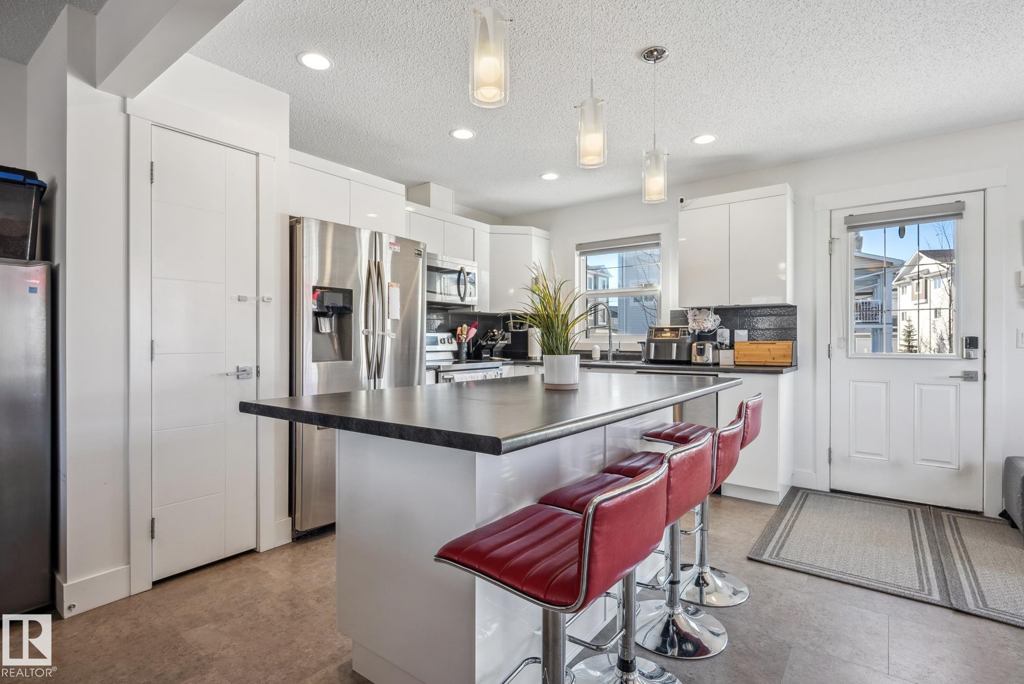 76 330 Bulyea Road, Edmonton, AB - Indoor Photo Showing Kitchen