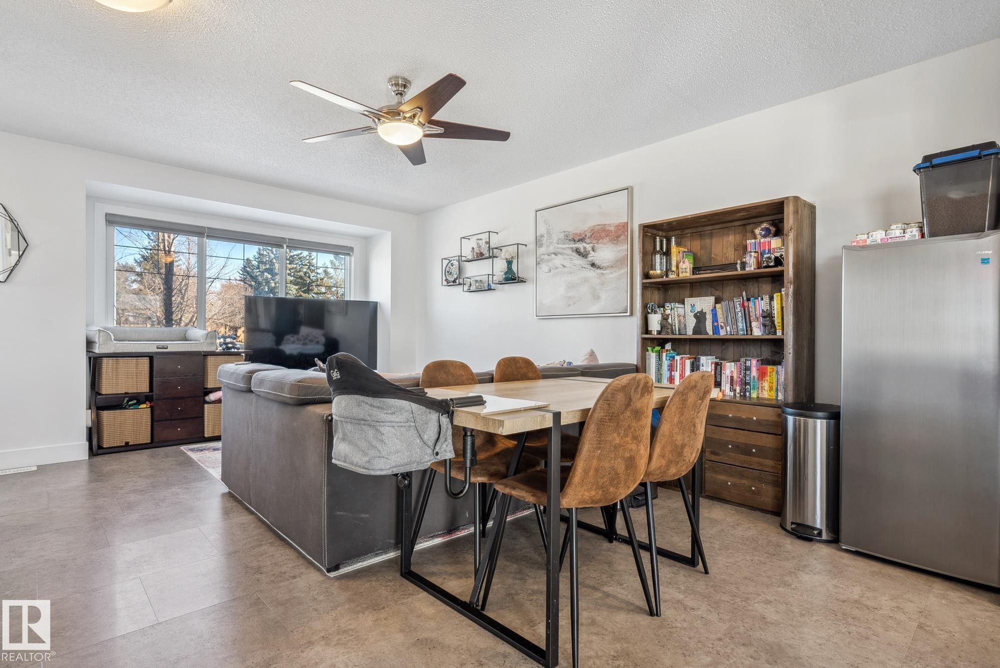 76 330 Bulyea Road, Edmonton, AB - Indoor