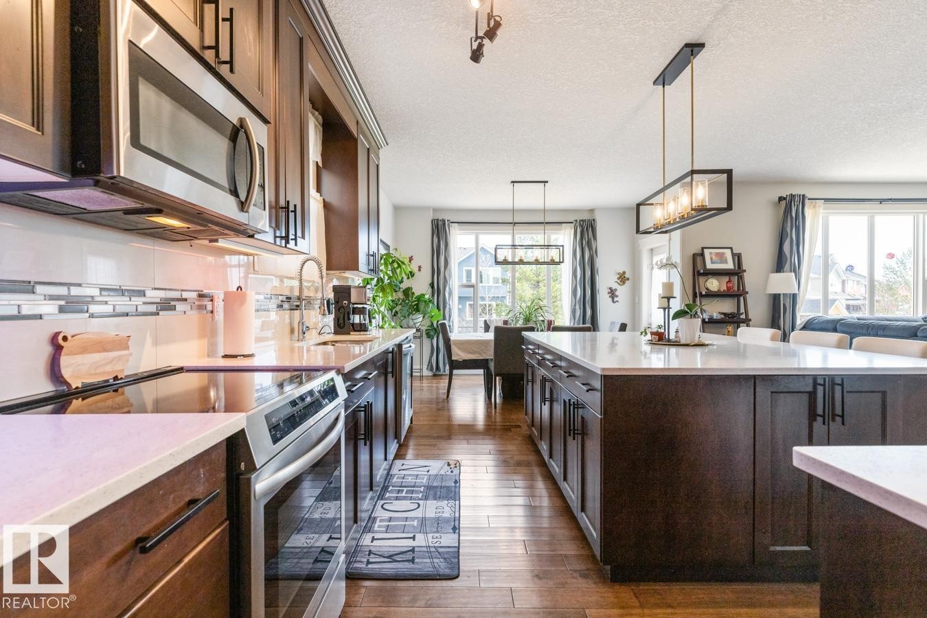 357 Simpkins Wynd, Leduc, AB - Indoor Photo Showing Kitchen With Upgraded Kitchen