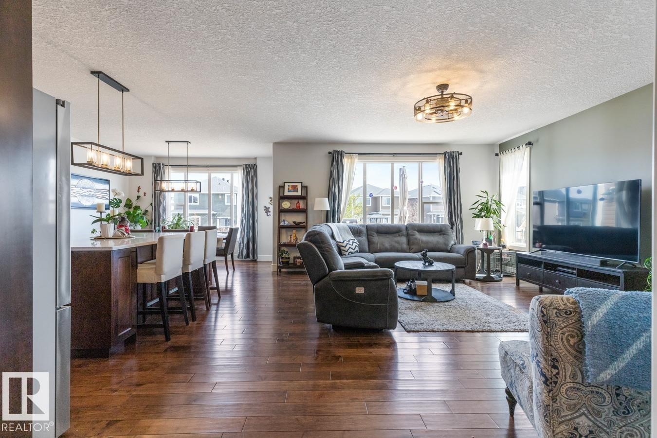 357 Simpkins Wynd, Leduc, AB - Indoor Photo Showing Living Room