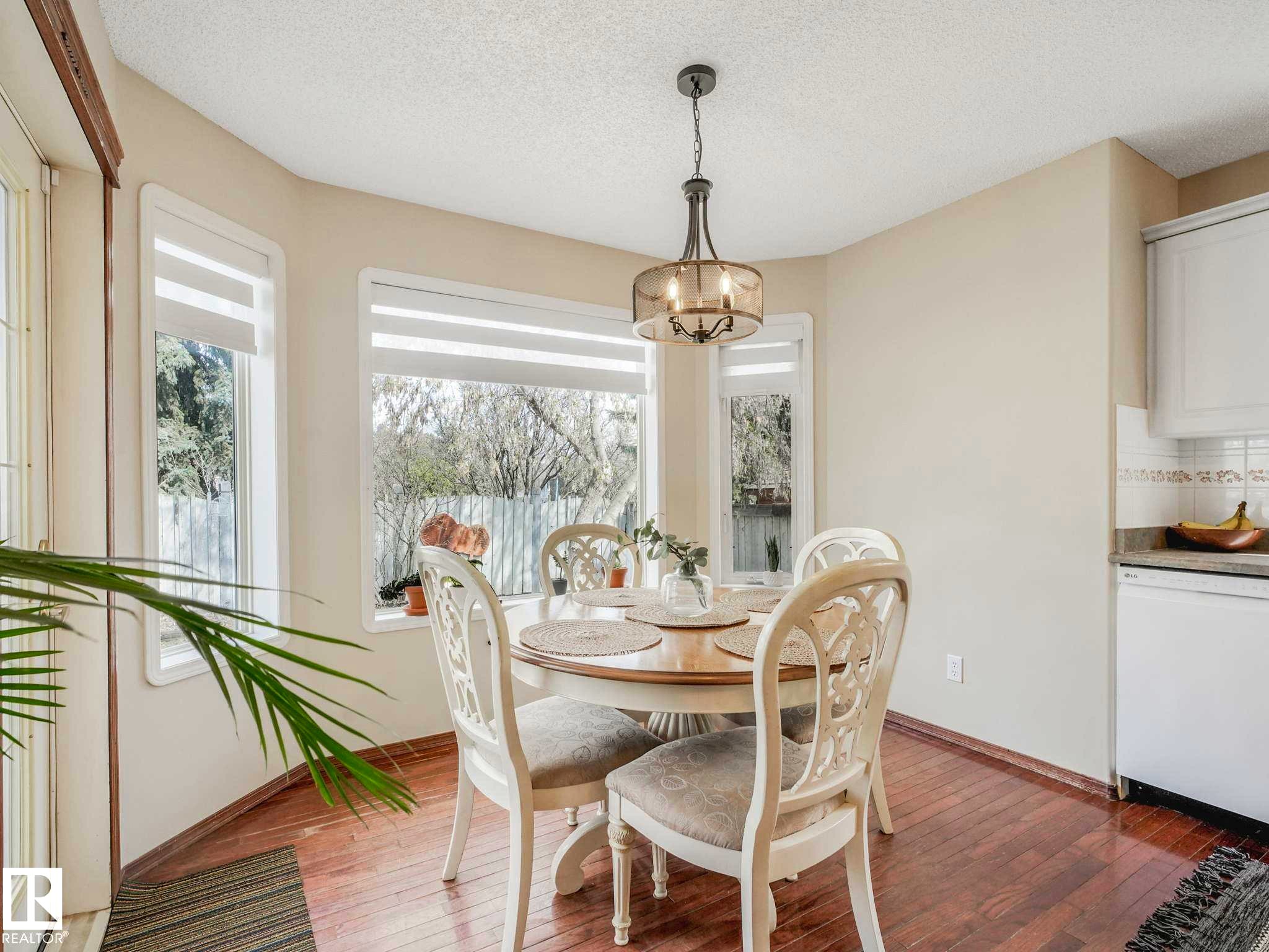 18508 50 Avenue, Edmonton, AB - Indoor Photo Showing Dining Room