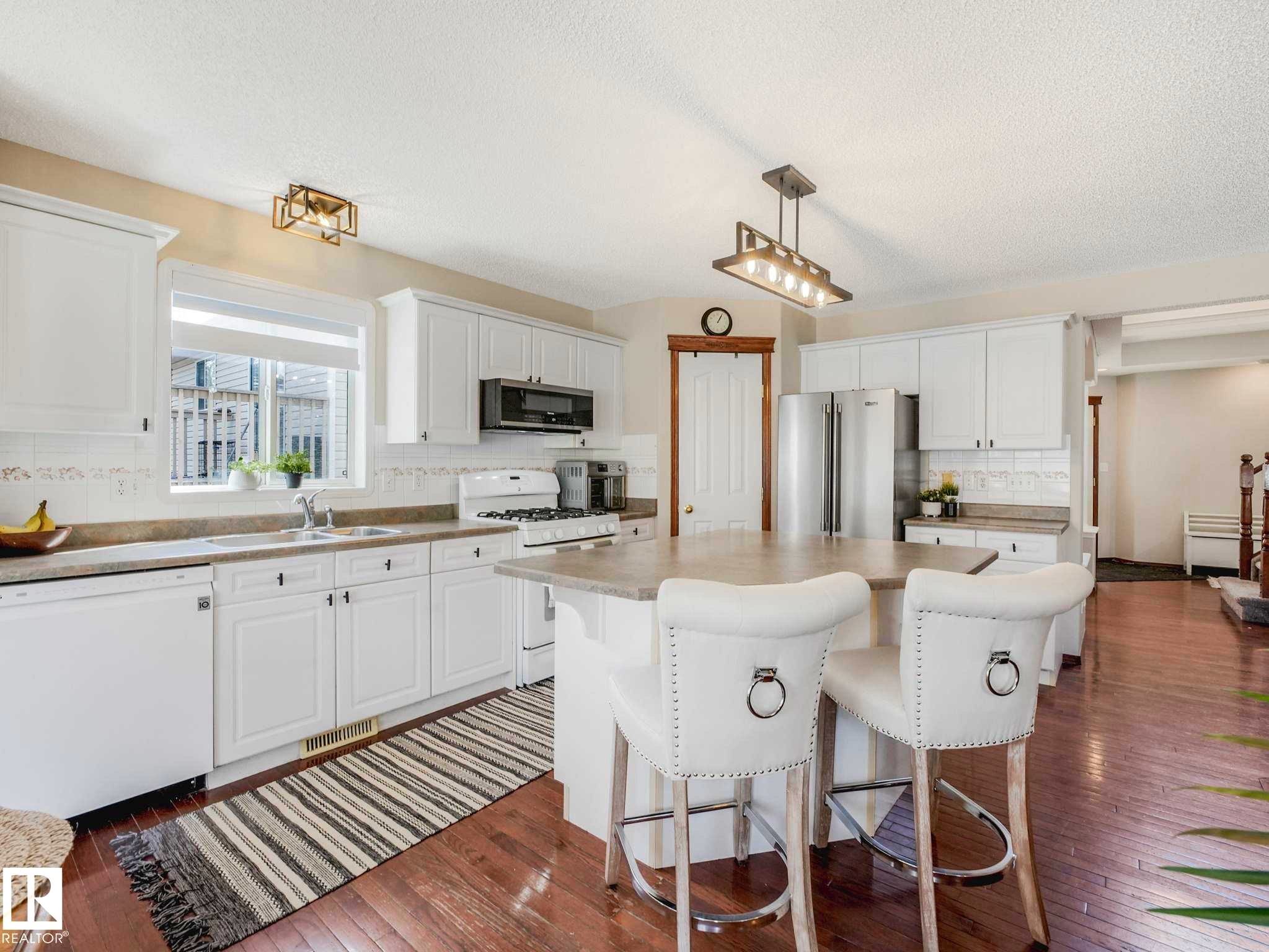 18508 50 Avenue, Edmonton, AB - Indoor Photo Showing Kitchen With Double Sink