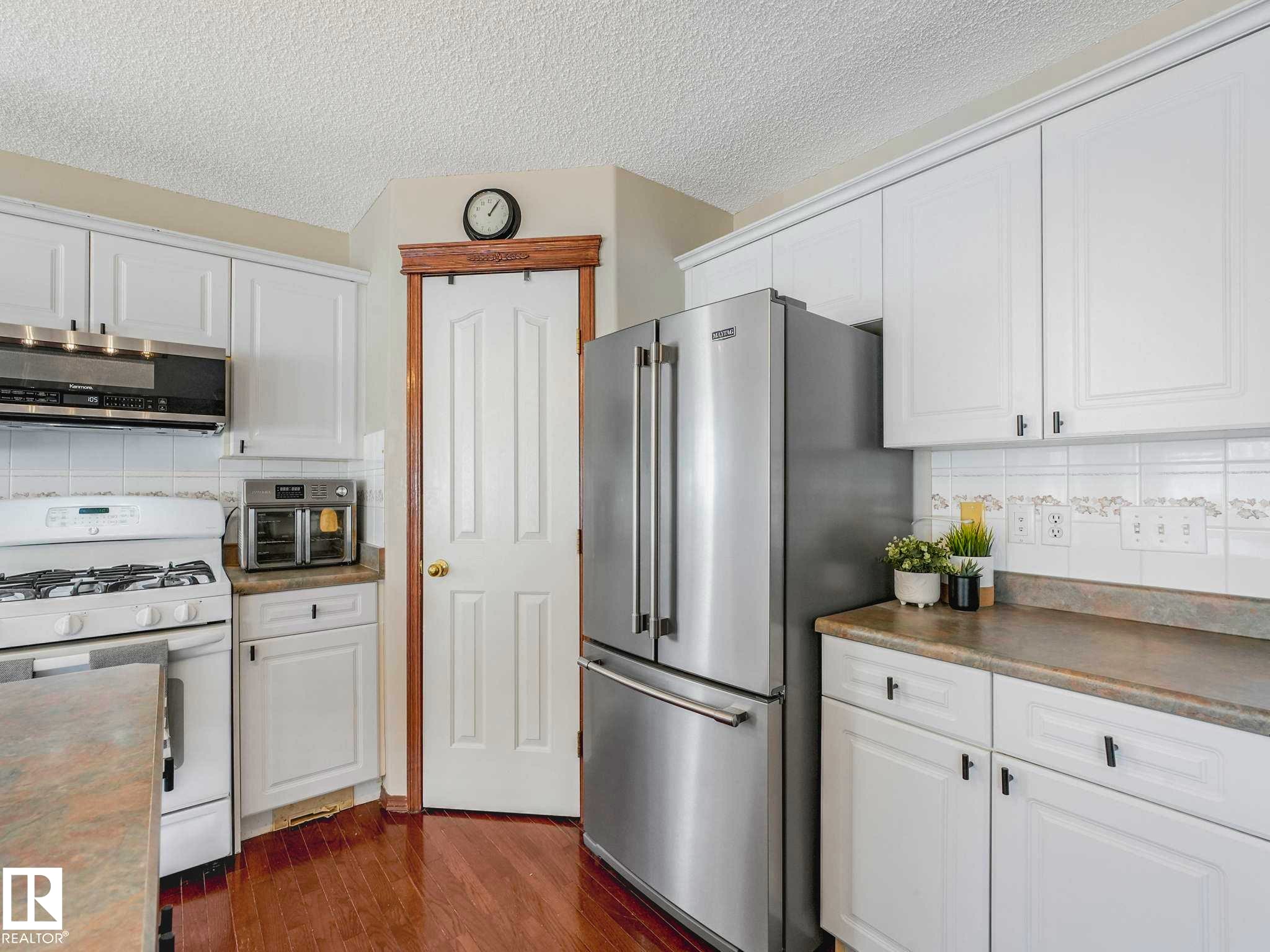 18508 50 Avenue, Edmonton, AB - Indoor Photo Showing Kitchen
