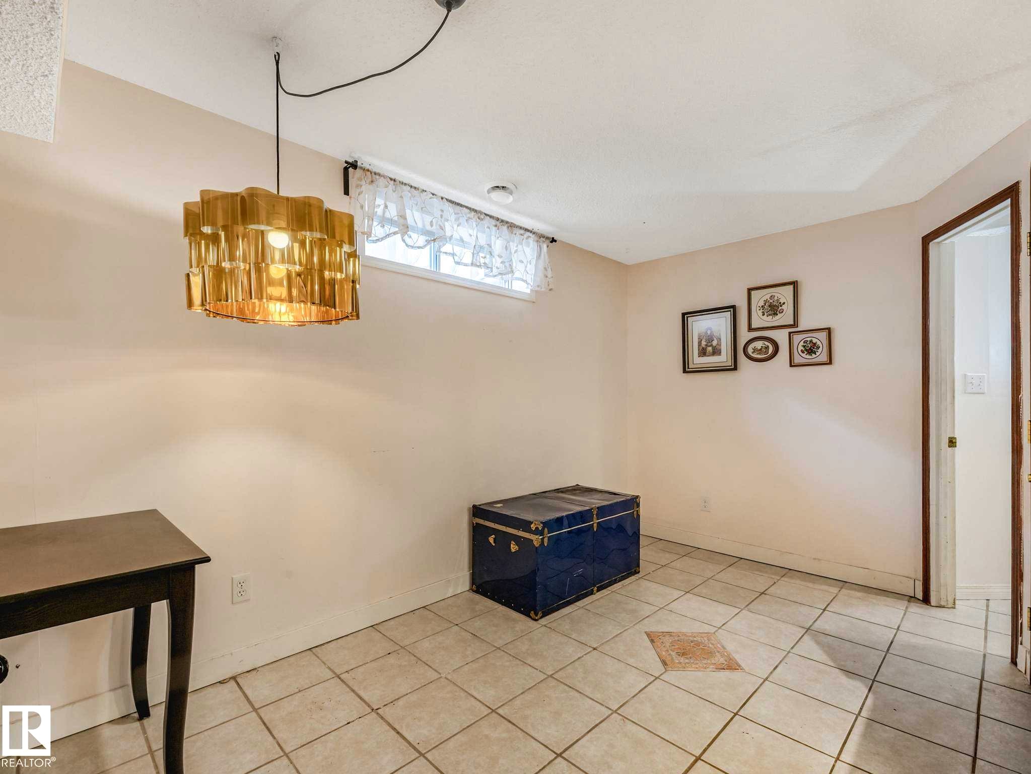 18508 50 Avenue, Edmonton, AB - Indoor Photo Showing Other Room