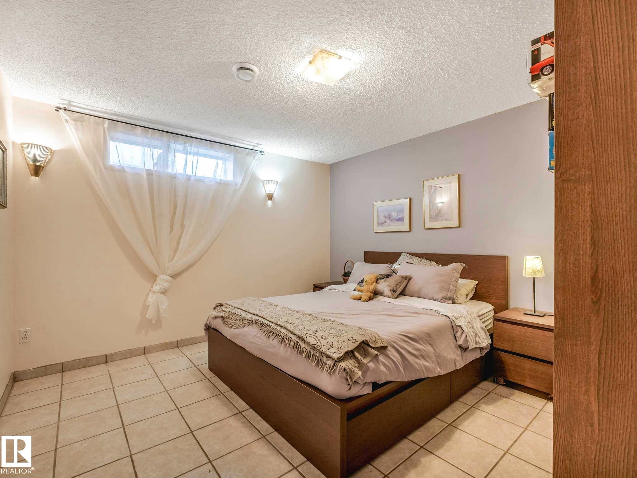 18508 50 Avenue, Edmonton, AB - Indoor Photo Showing Bedroom