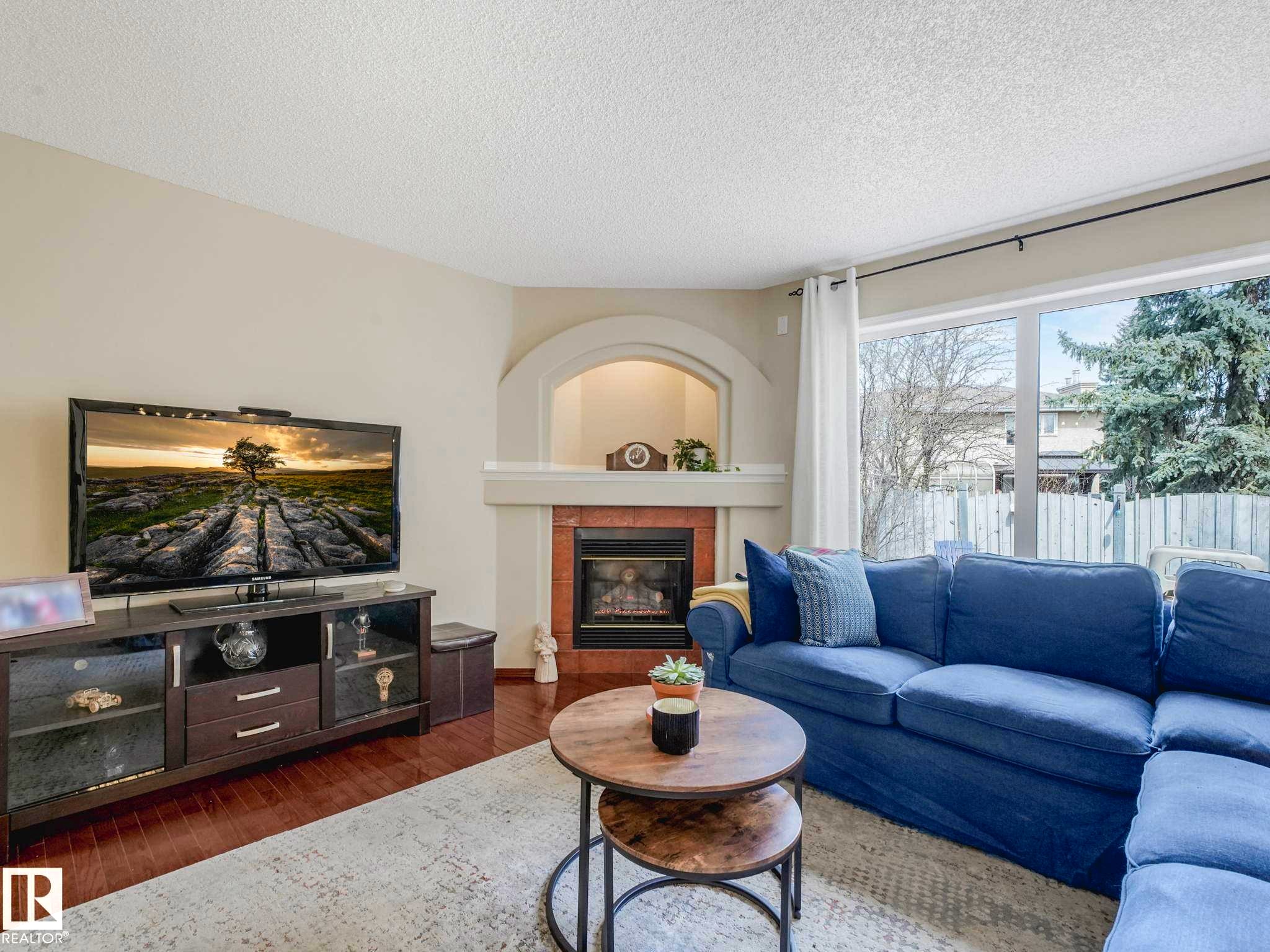 18508 50 Avenue, Edmonton, AB - Indoor Photo Showing Living Room With Fireplace