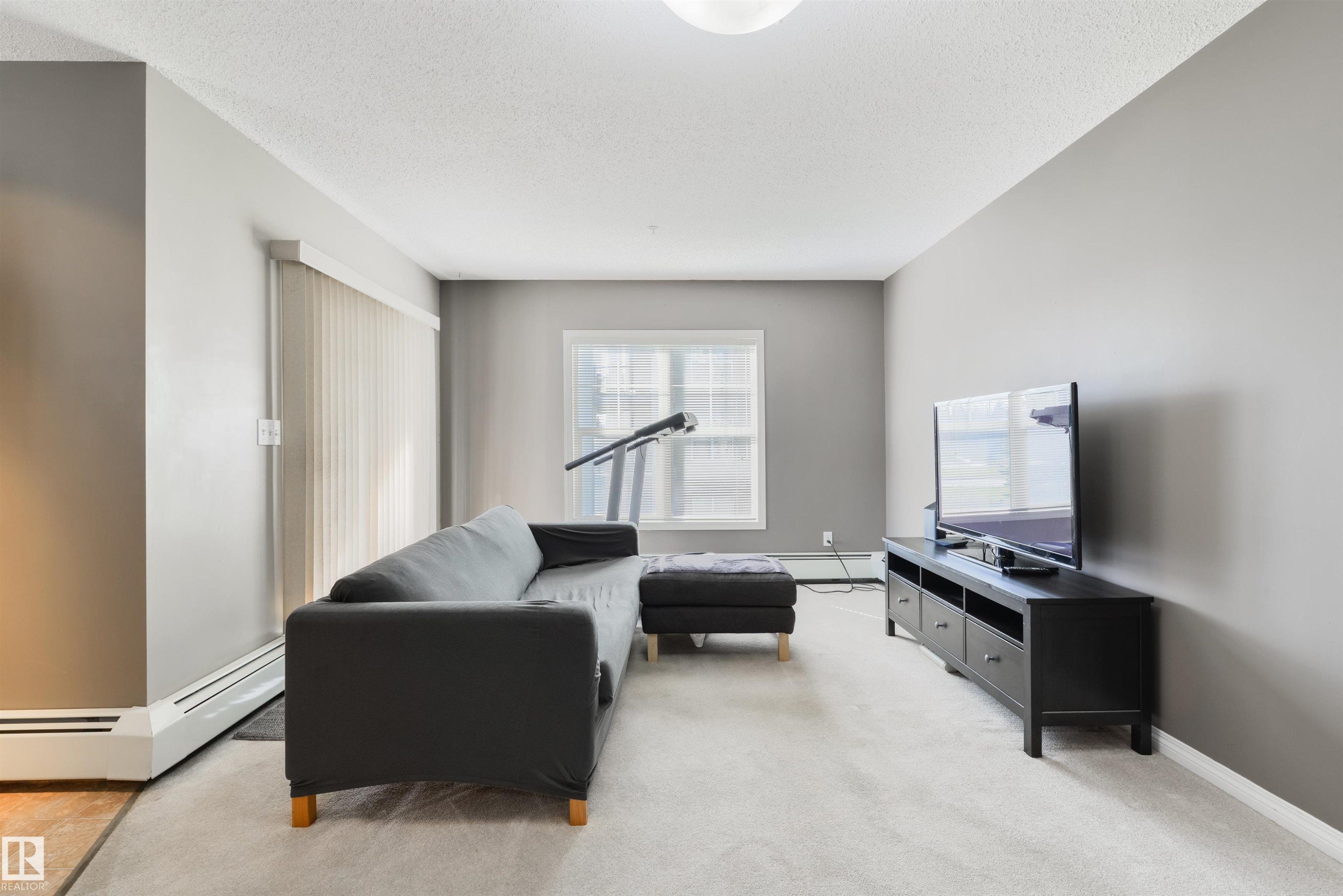 202 622 Mcallister Loop, Edmonton, AB - Indoor Photo Showing Living Room