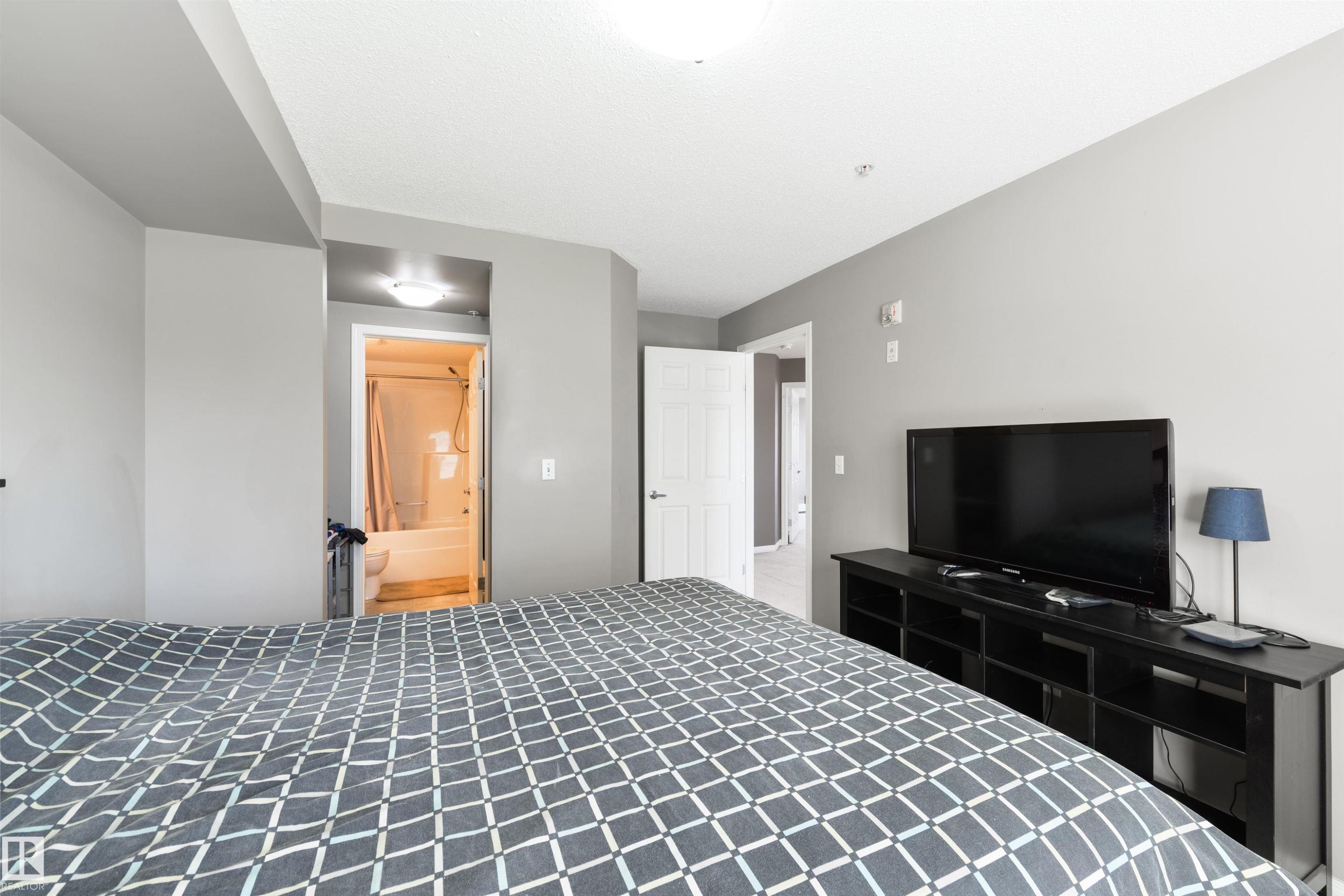 202 622 Mcallister Loop, Edmonton, AB - Indoor Photo Showing Bedroom