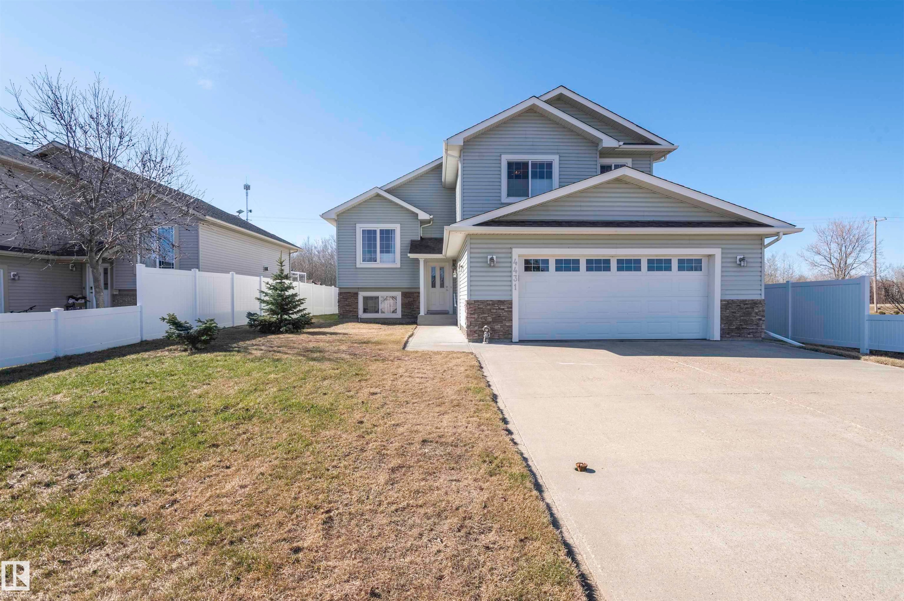4431 48 Avenue, Clyde, AB - Outdoor With Facade