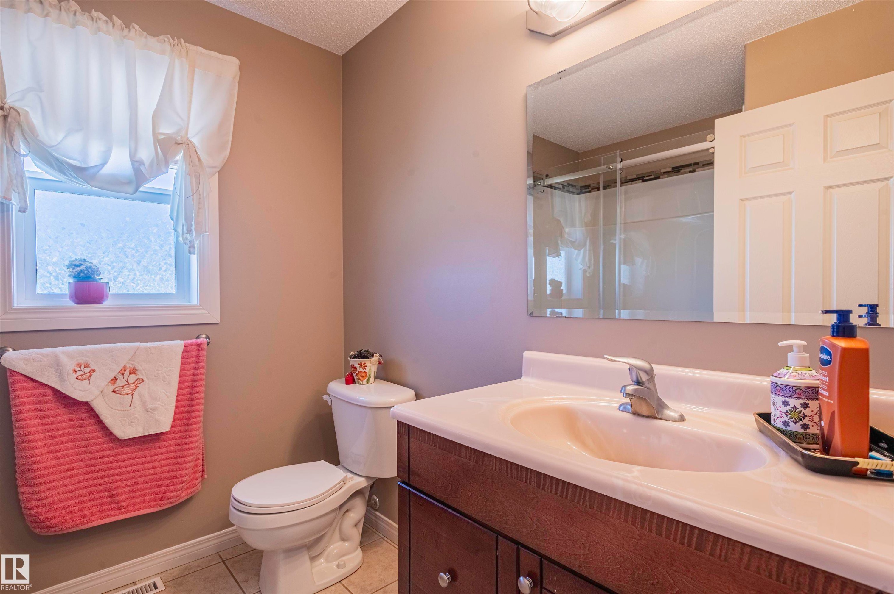 4431 48 Avenue, Clyde, AB - Indoor Photo Showing Bathroom