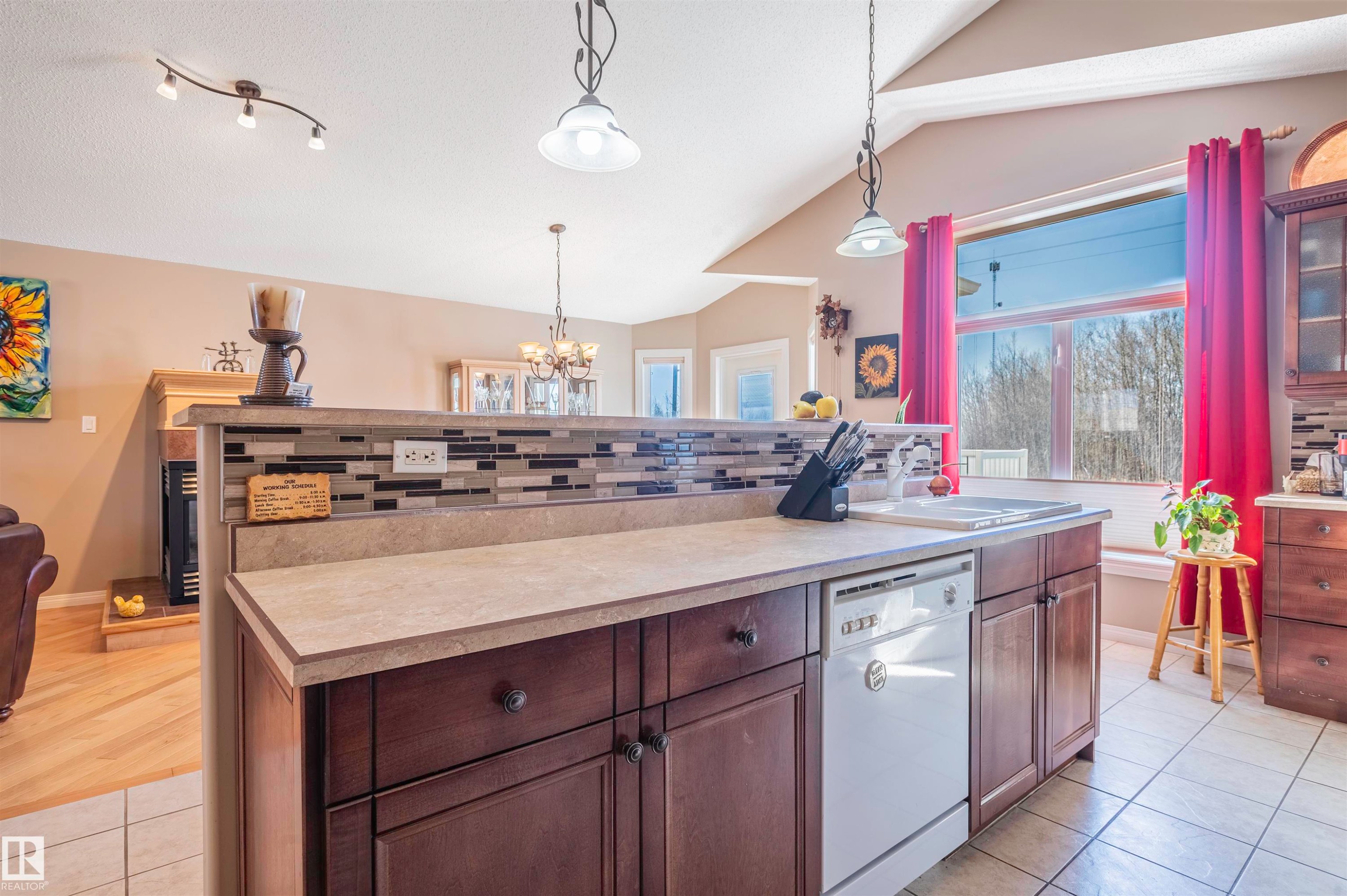 4431 48 Avenue, Clyde, AB - Indoor Photo Showing Kitchen