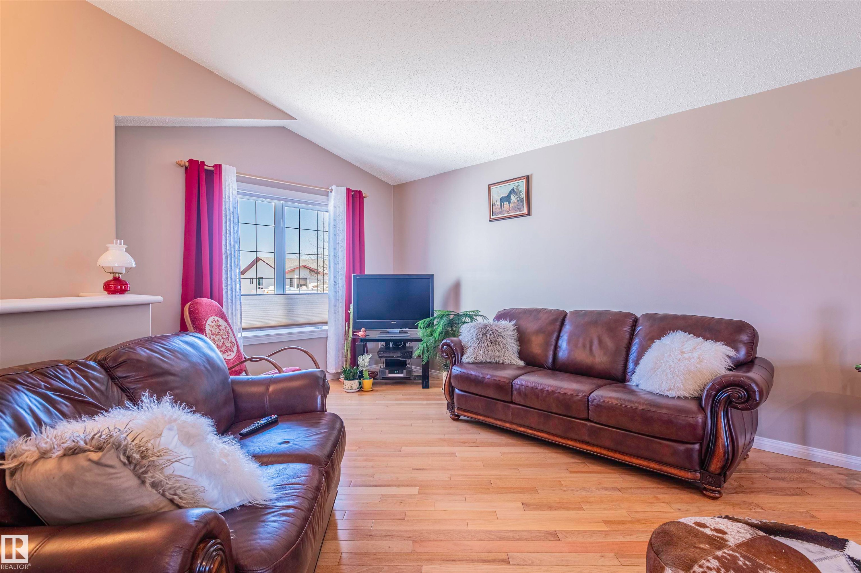 4431 48 Avenue, Clyde, AB - Indoor Photo Showing Living Room