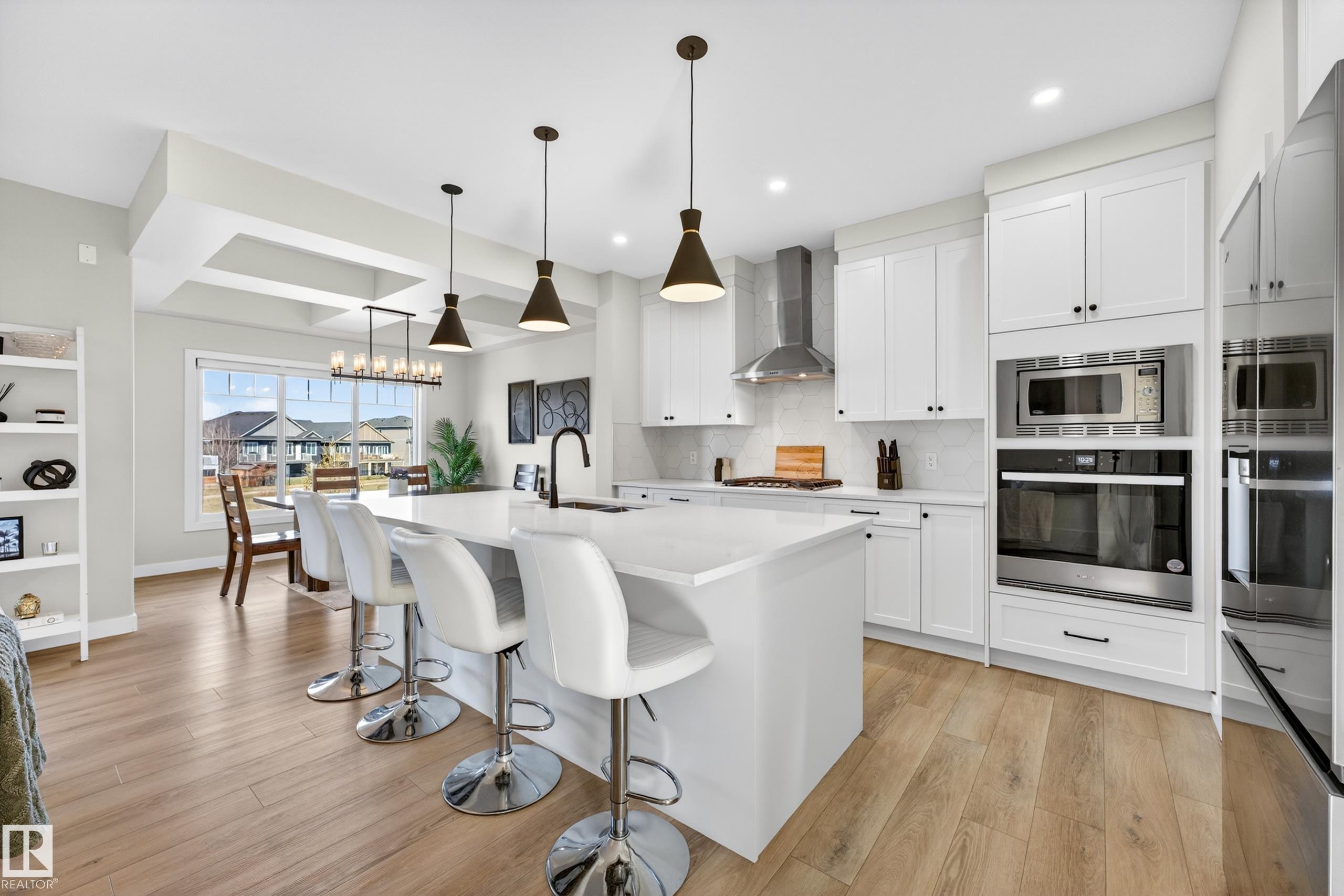117 Kidd Crescent, Leduc, AB - Indoor Photo Showing Kitchen With Upgraded Kitchen