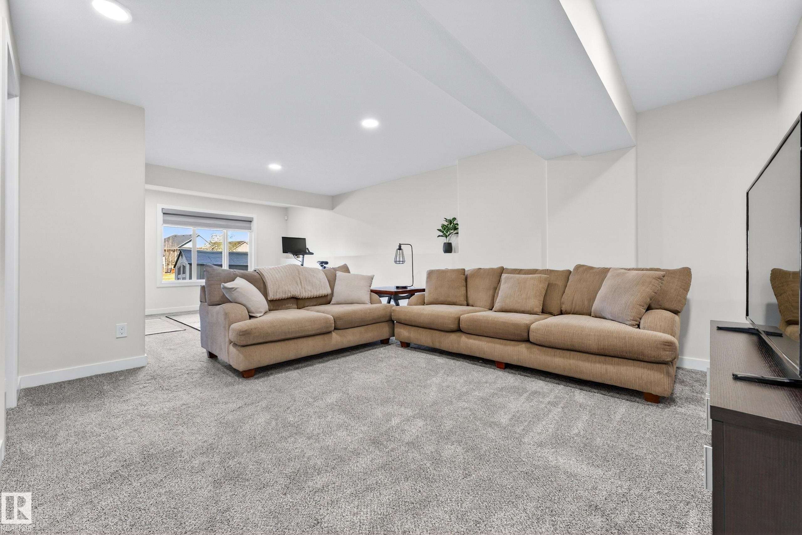 117 Kidd Crescent, Leduc, AB - Indoor Photo Showing Living Room