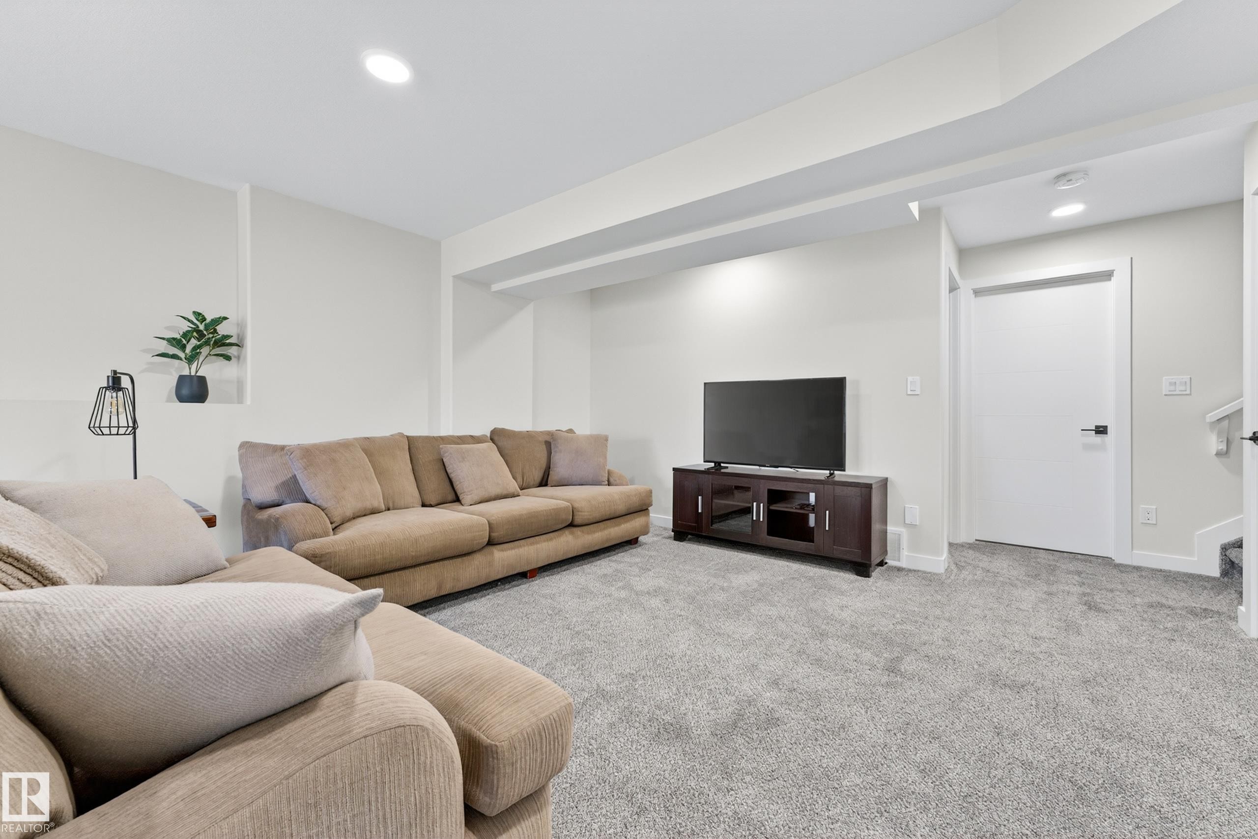 117 Kidd Crescent, Leduc, AB - Indoor Photo Showing Other Room