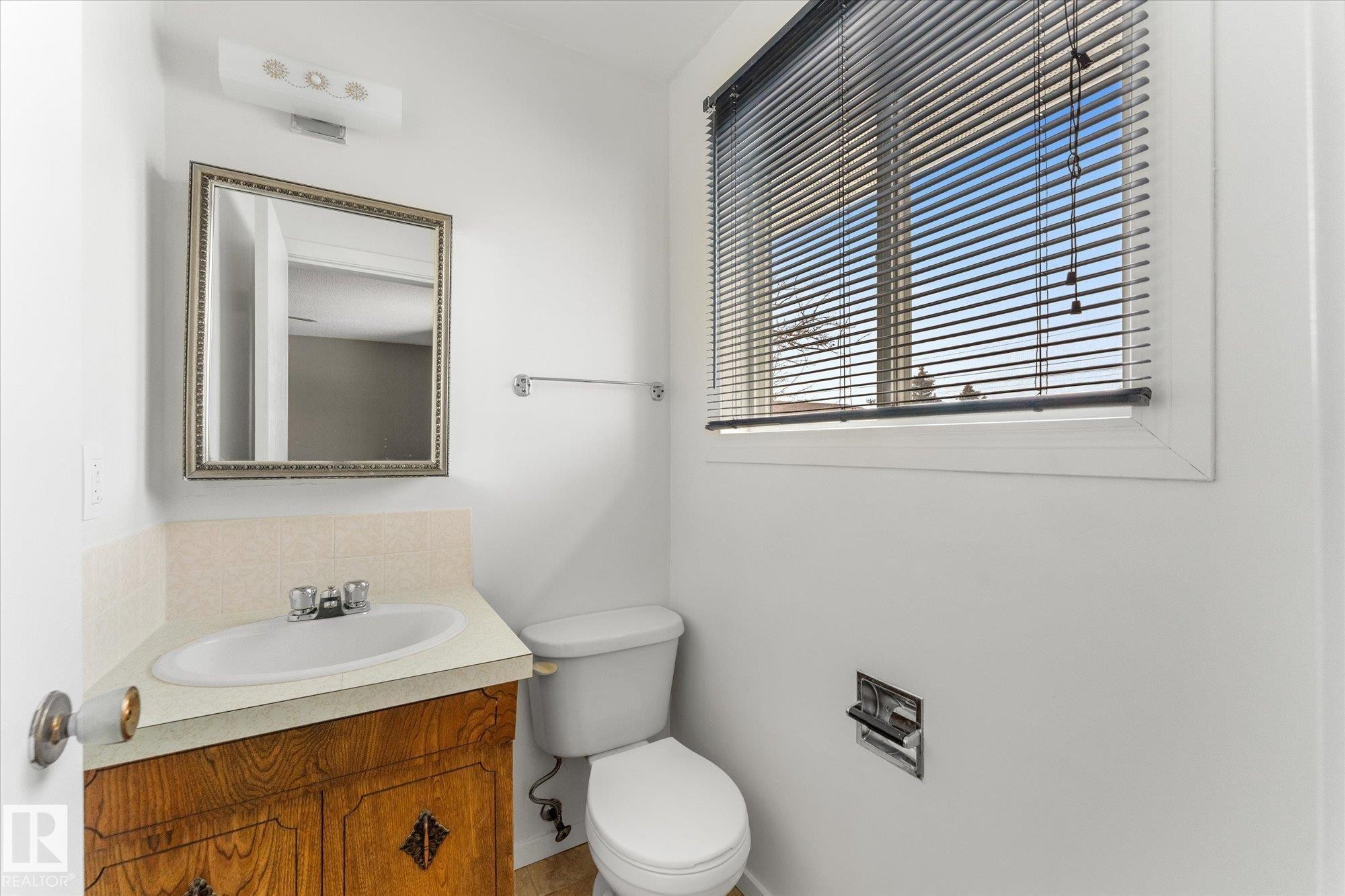 4520 54 Avenue, Leduc, AB - Indoor Photo Showing Bathroom