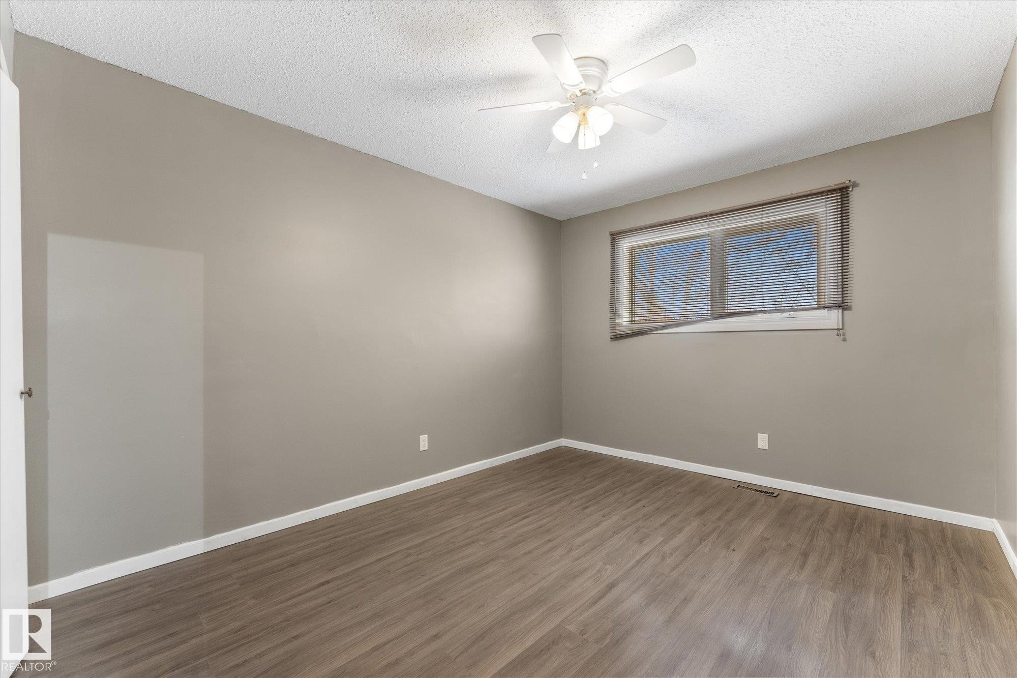 4520 54 Avenue, Leduc, AB - Indoor Photo Showing Other Room