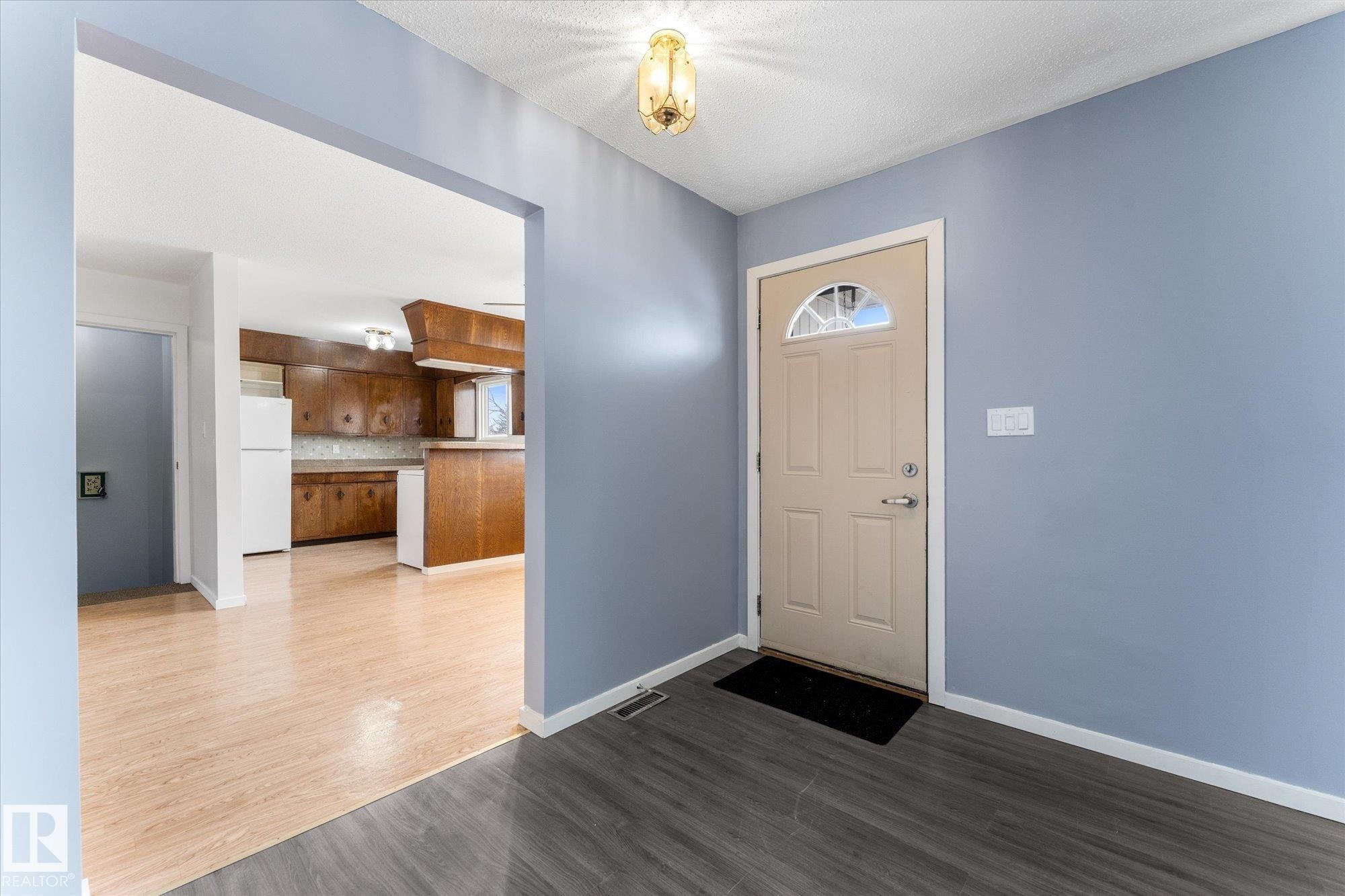 4520 54 Avenue, Leduc, AB - Indoor Photo Showing Other Room