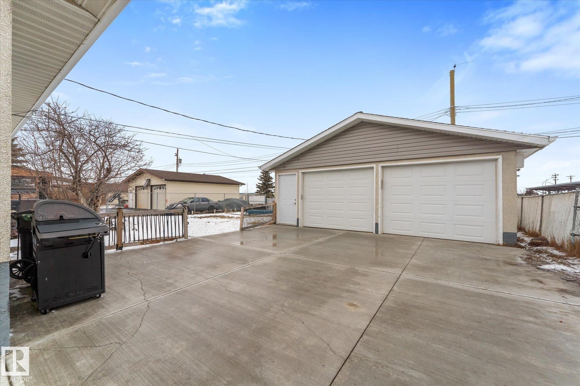 4520 54 Avenue, Leduc, AB - Outdoor With Exterior