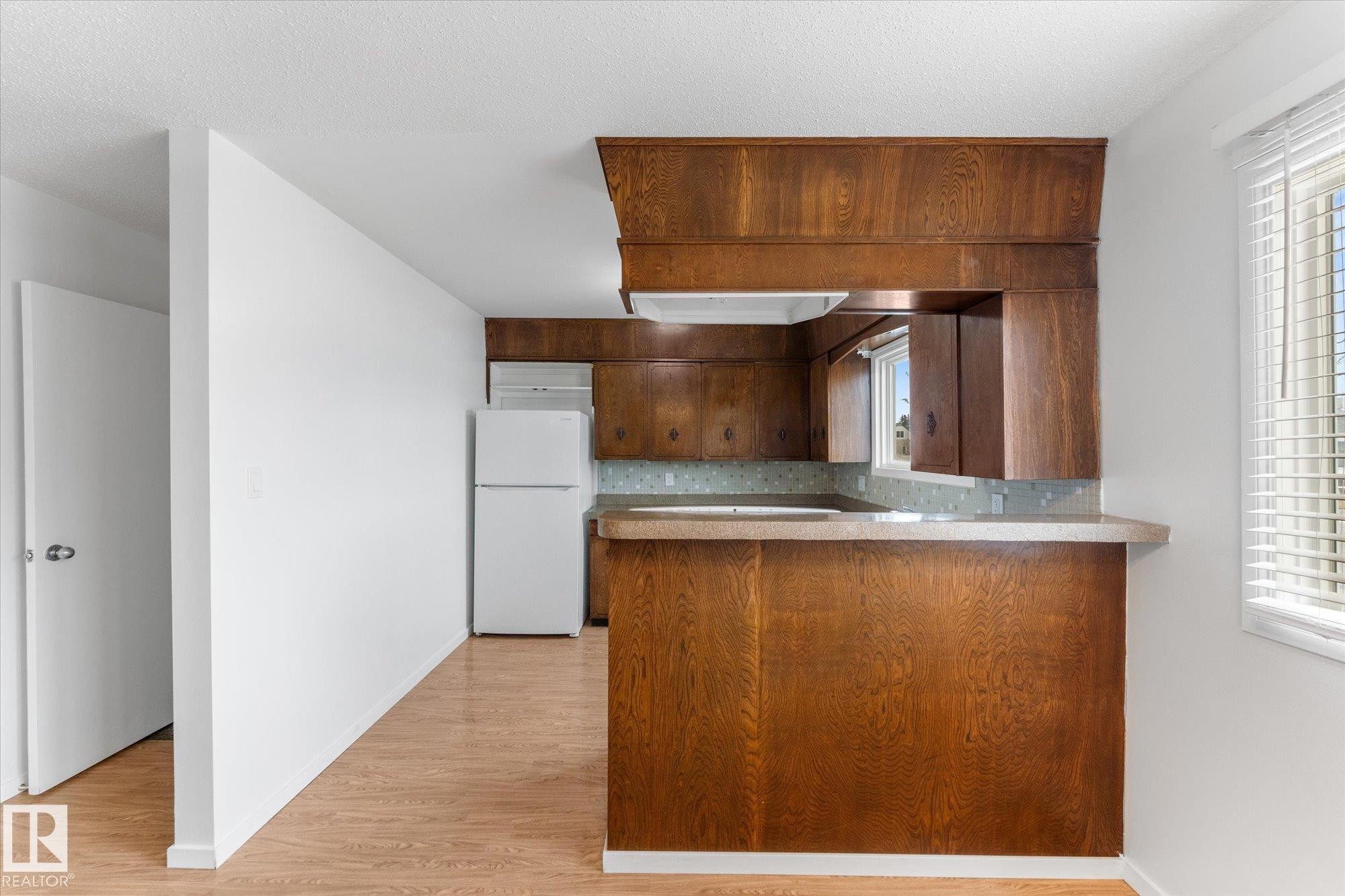 4520 54 Avenue, Leduc, AB - Indoor Photo Showing Kitchen