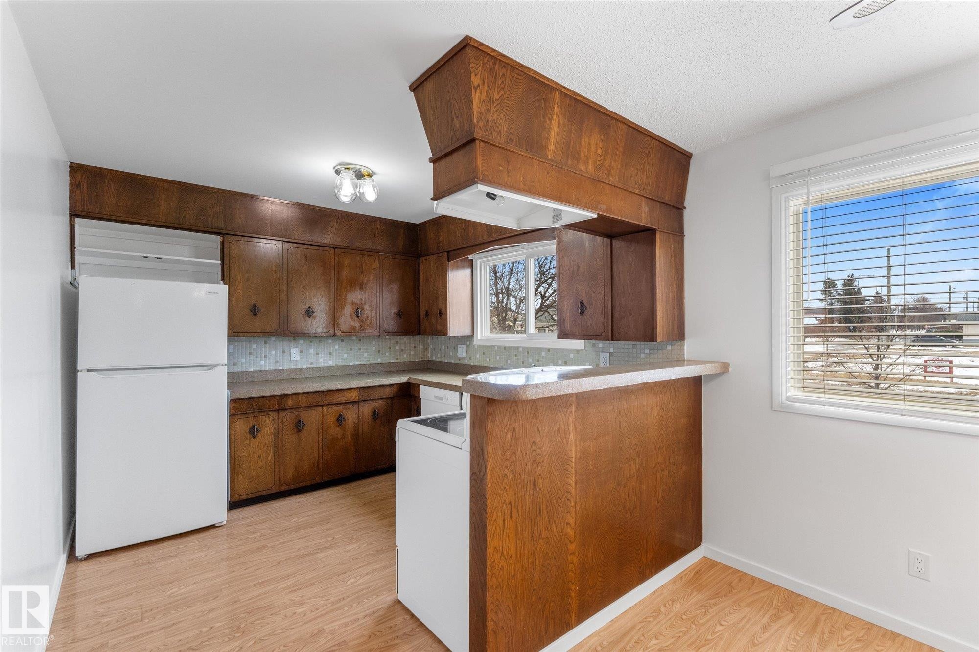 4520 54 Avenue, Leduc, AB - Indoor Photo Showing Kitchen