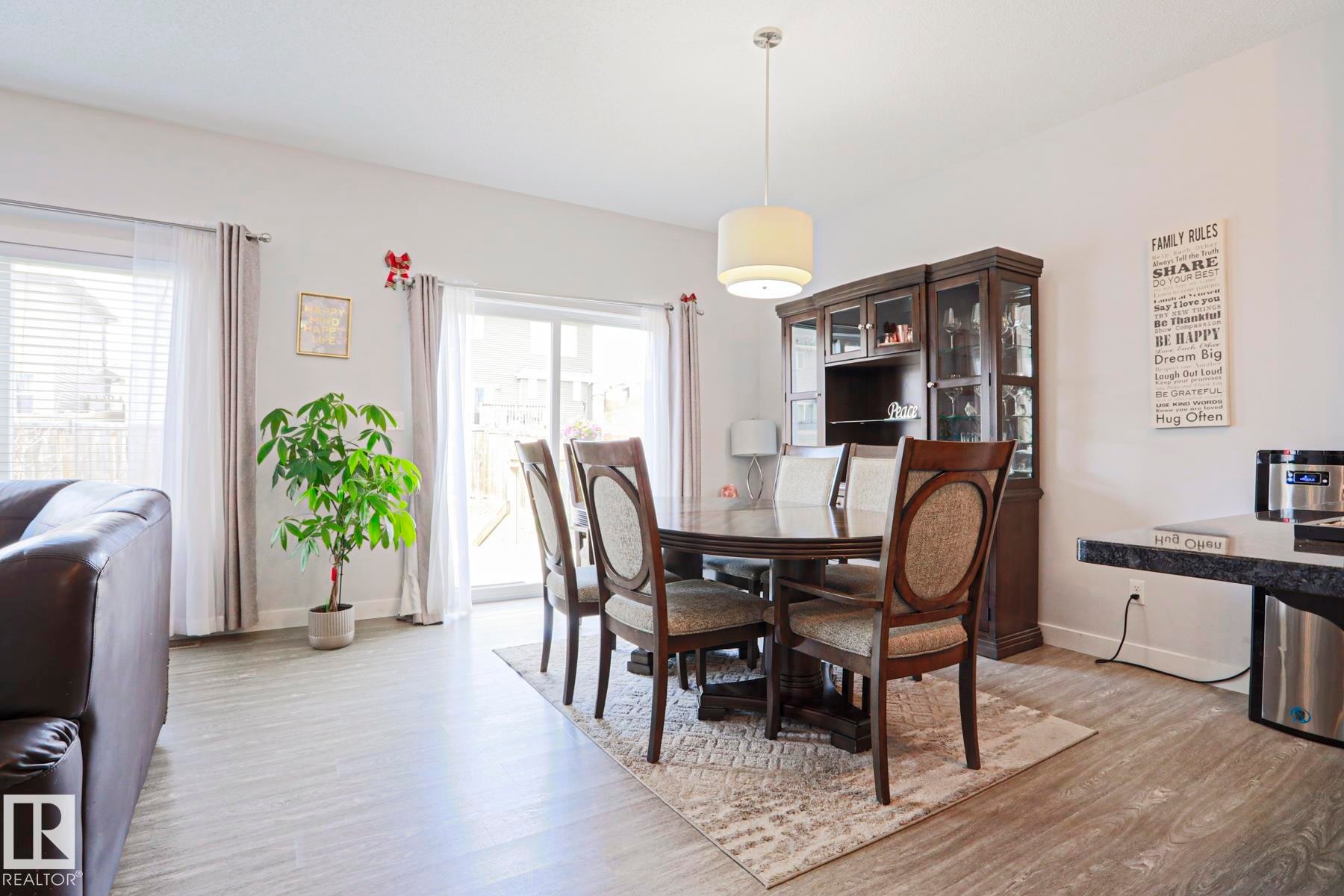 7314 Edgemont Way, Edmonton, AB - Indoor Photo Showing Dining Room