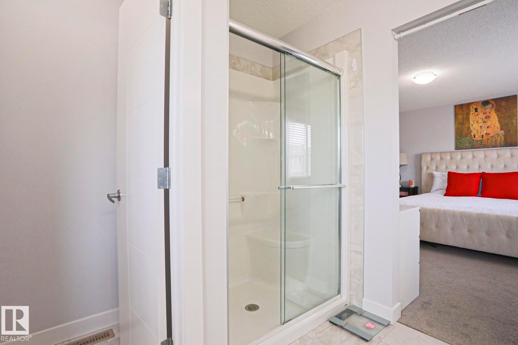 7314 Edgemont Way, Edmonton, AB - Indoor Photo Showing Bathroom