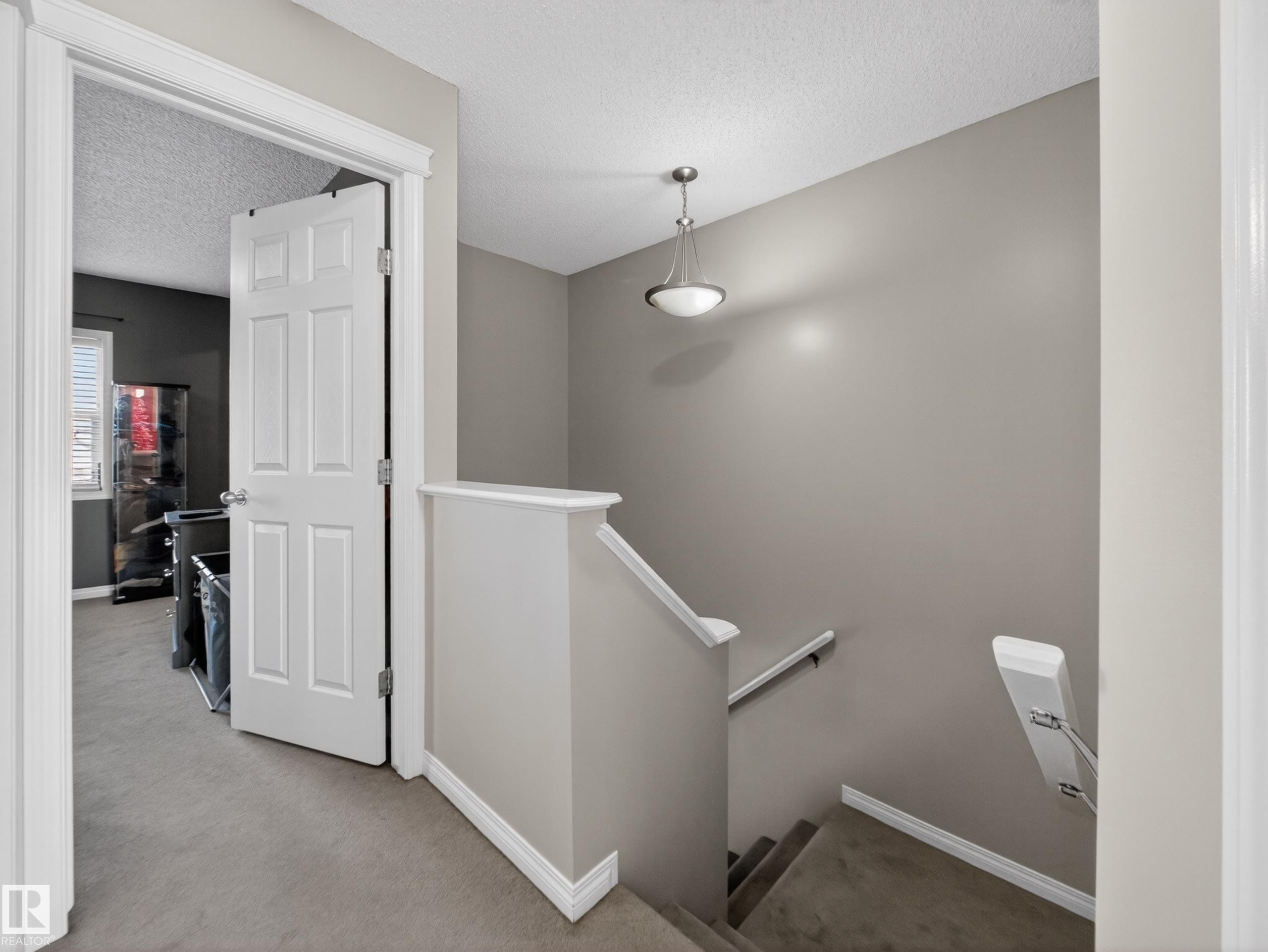 5576 Stevens Crescent Nw, Edmonton, AB - Indoor Photo Showing Other Room