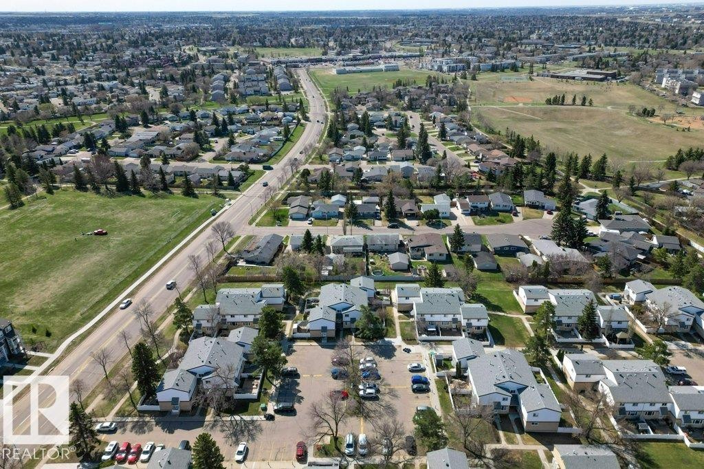 Residential community featuring a mix of detached homes and multi-family buildings - 3E Twin Terrace, Edmonton, AB - Outdoor With View