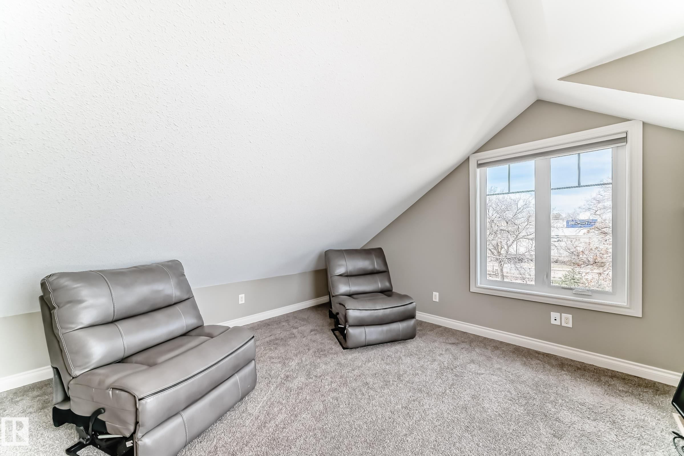 Carpeted room with sloped ceilings and a double-hung window - 10519 114 Avenue, Edmonton, AB - Indoor