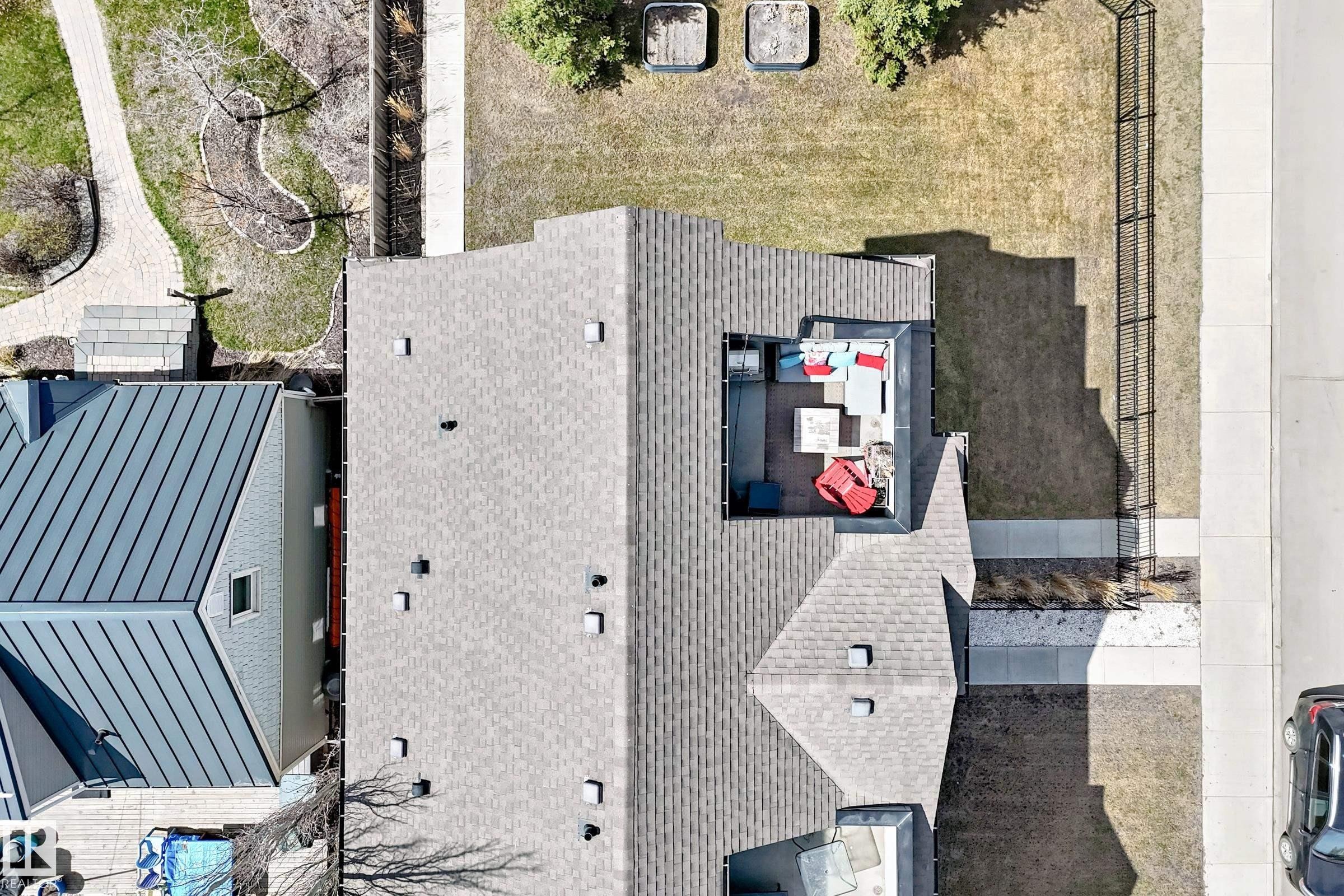 Rooftop deck featuring a perimeter wall, creating an elevated outdoor living area - 10519 114 Avenue, Edmonton, AB - Outdoor With Exterior