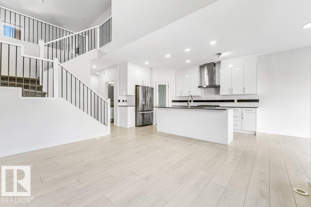 5140 23 Avenue, Edmonton, AB - Indoor Photo Showing Kitchen With Upgraded Kitchen